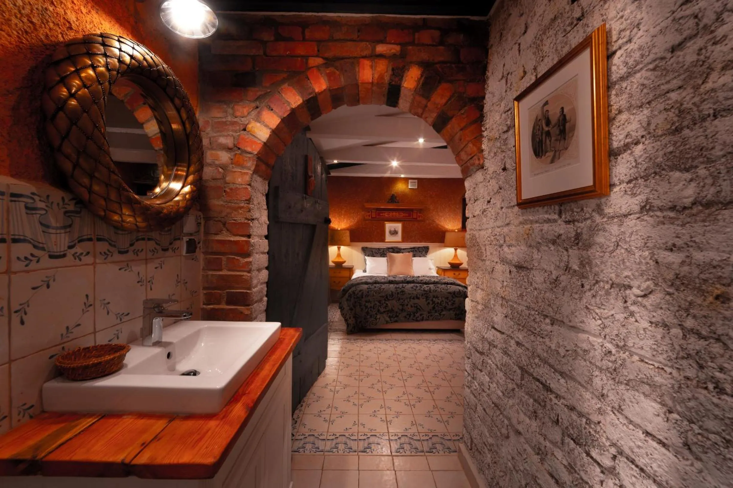 Bathroom, Bed in Paul's Fantasia Boutique Suites