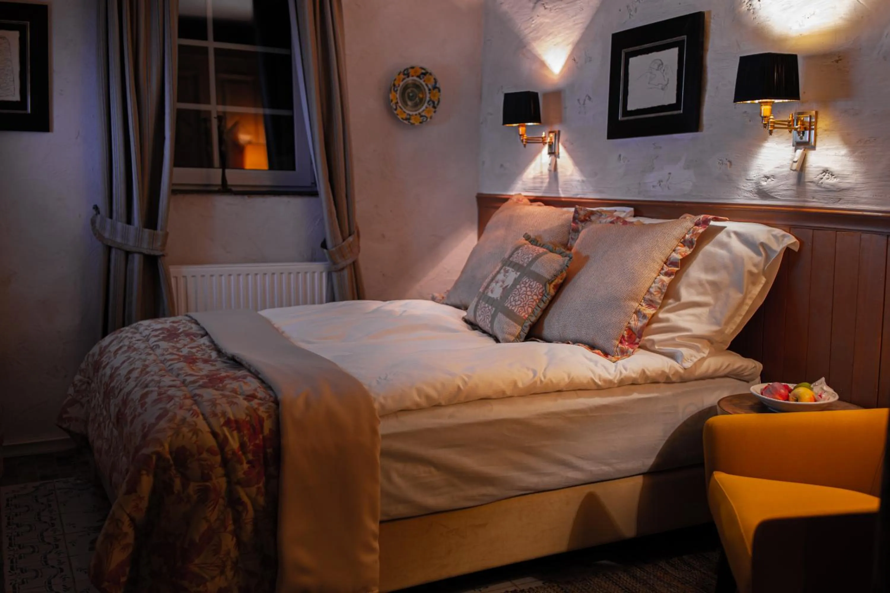 Bedroom, Bed in Paul's Fantasia Boutique Suites