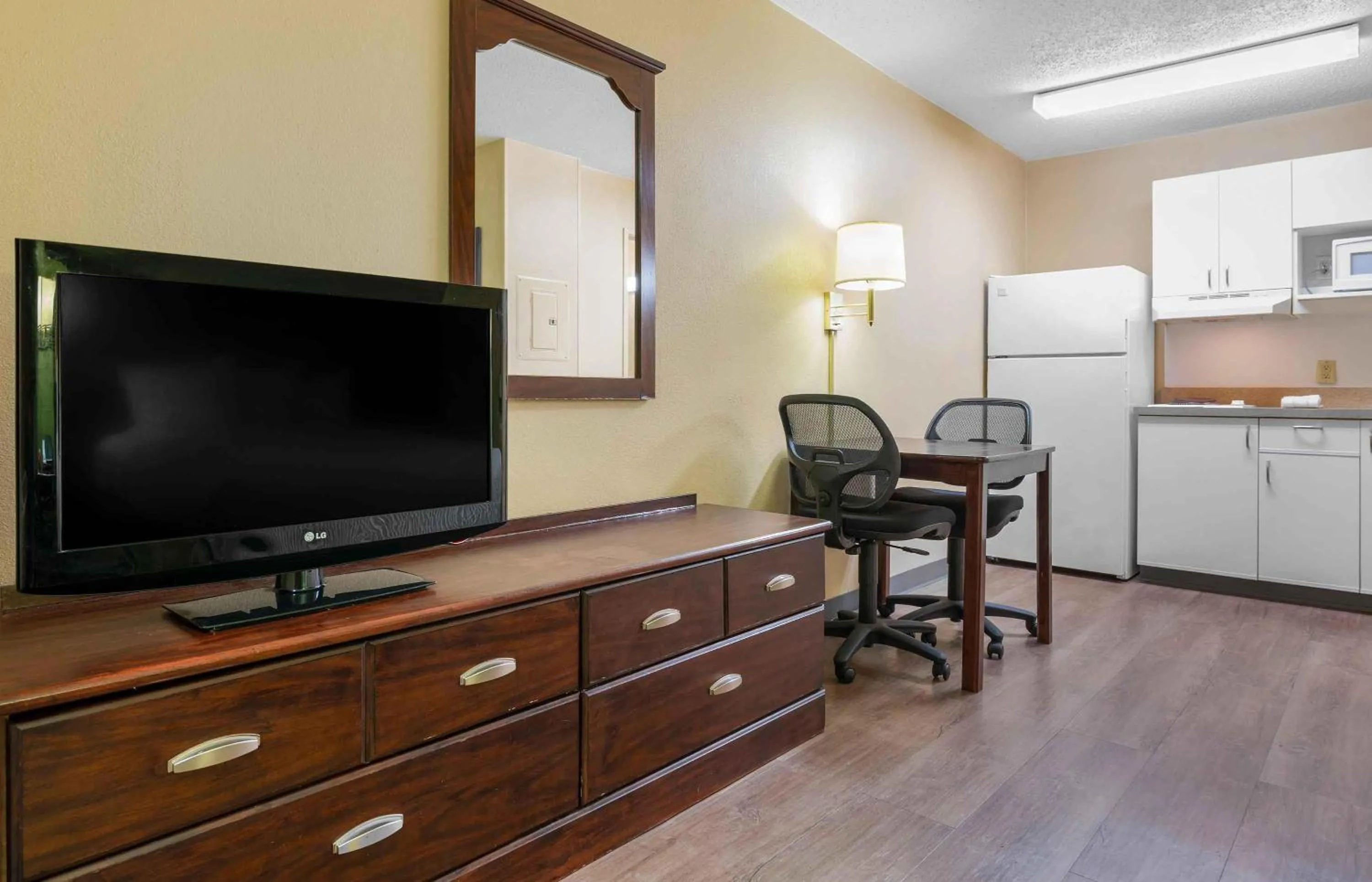 Bedroom in Extended Stay America Suites - Cincinnati - Springdale - I-275