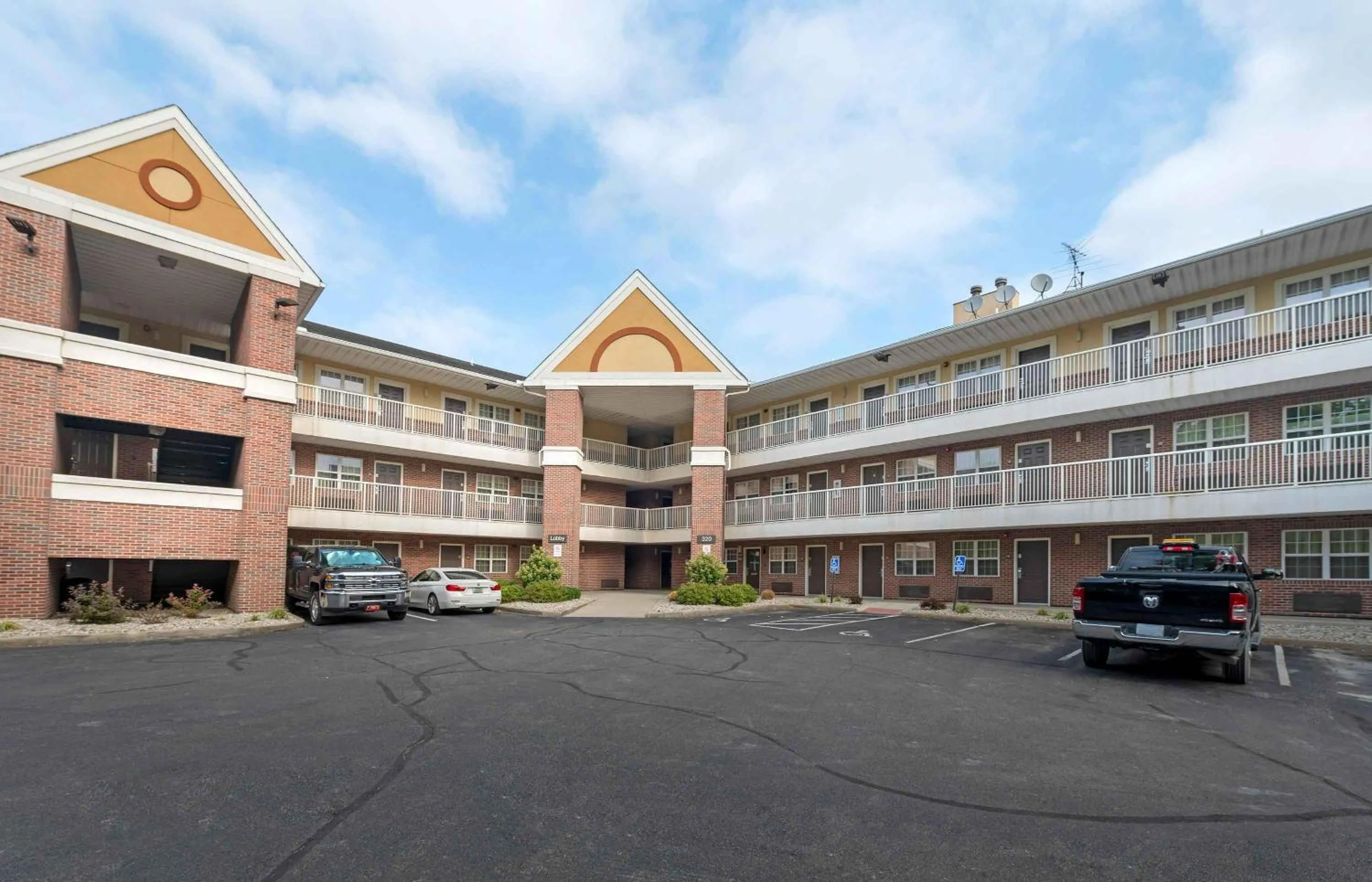 Property building in Extended Stay America Suites - Cincinnati - Springdale - I-275