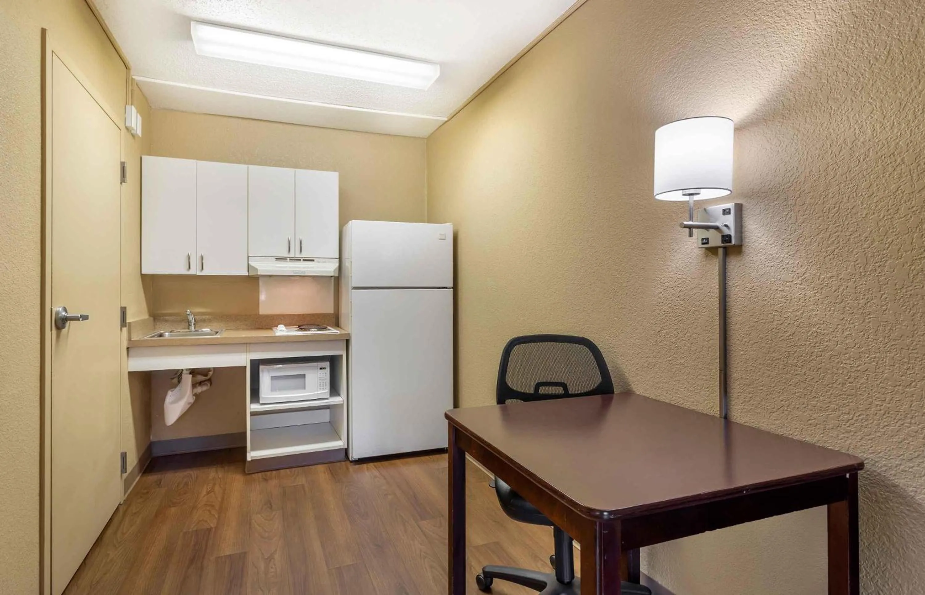 Bedroom in Extended Stay America Suites - Cincinnati - Springdale - I-275