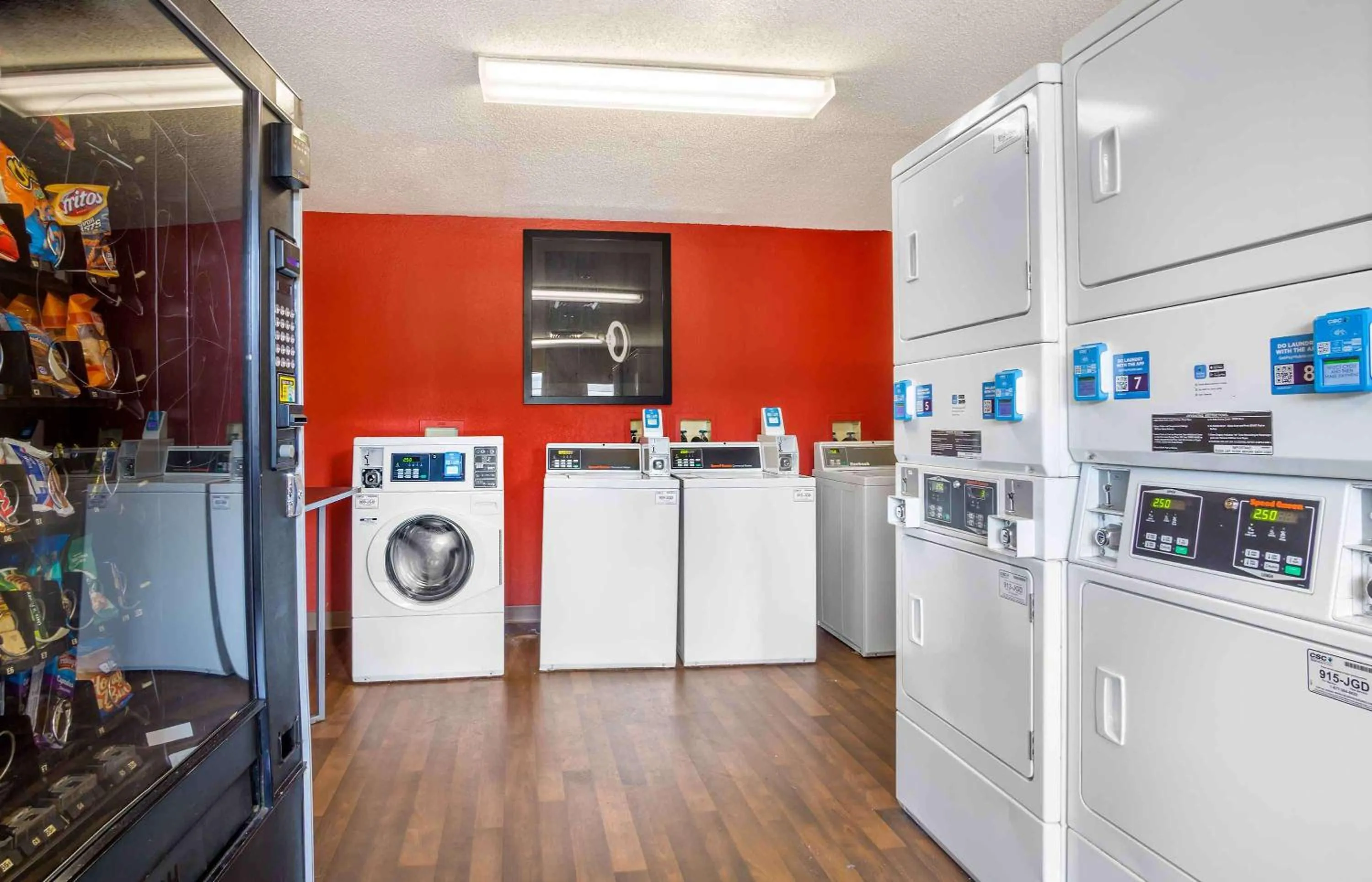 Property building in Extended Stay America Suites - Charleston - North Charleston