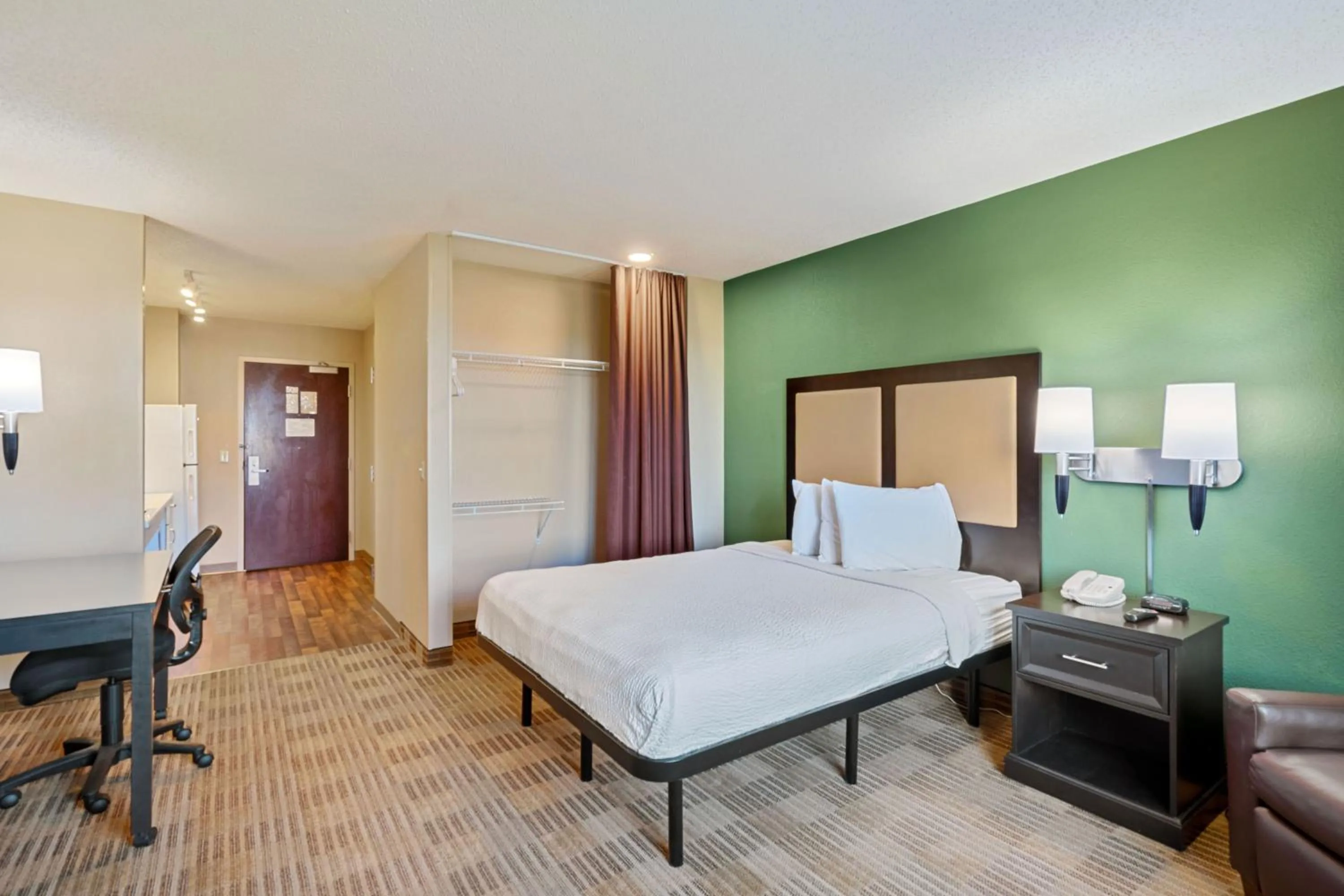 Bed in Extended Stay America Suites - Washington, DC - Springfield