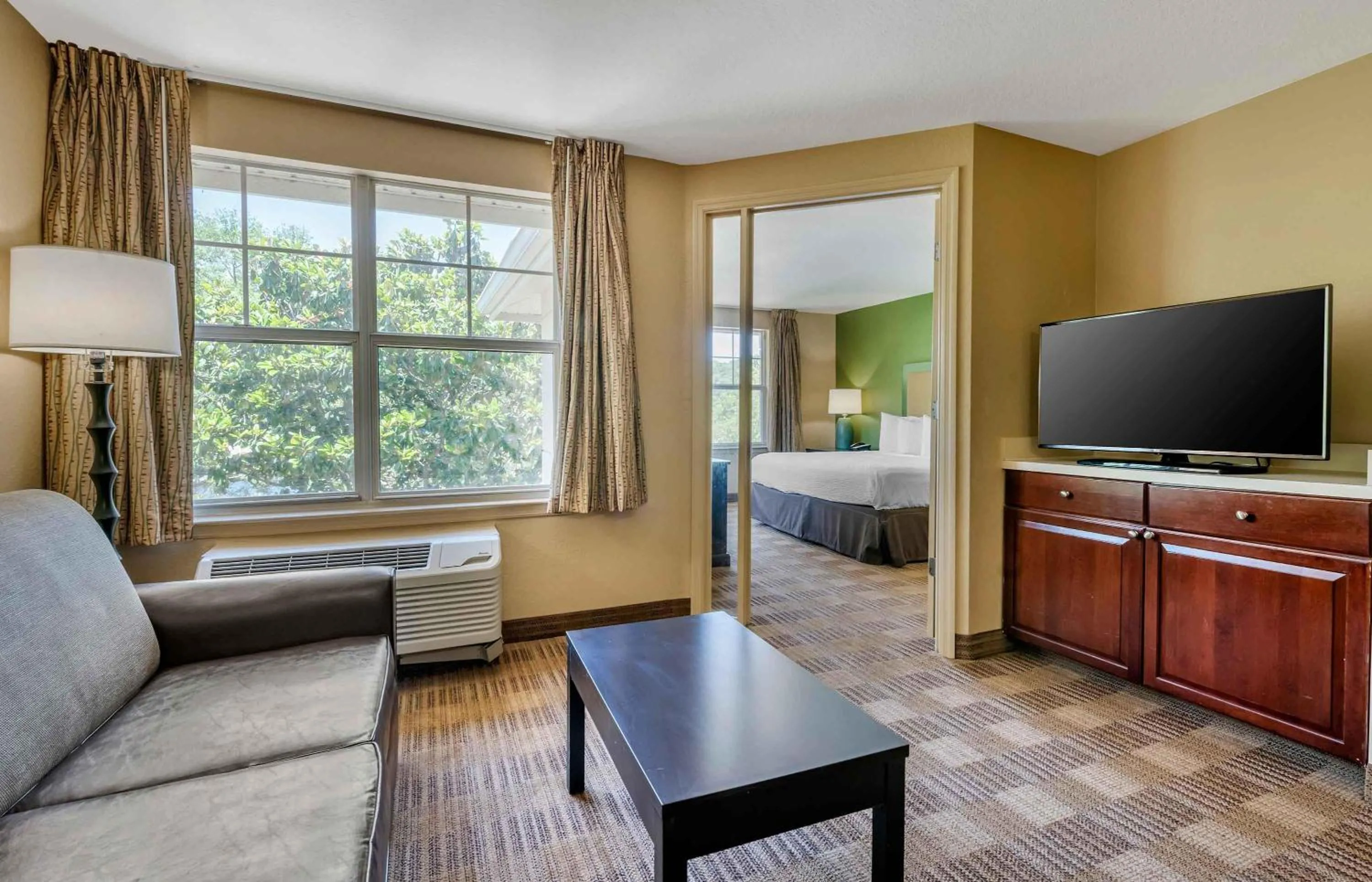 Bedroom, Bed in Extended Stay America Suites - Jacksonville - Deerwood Park