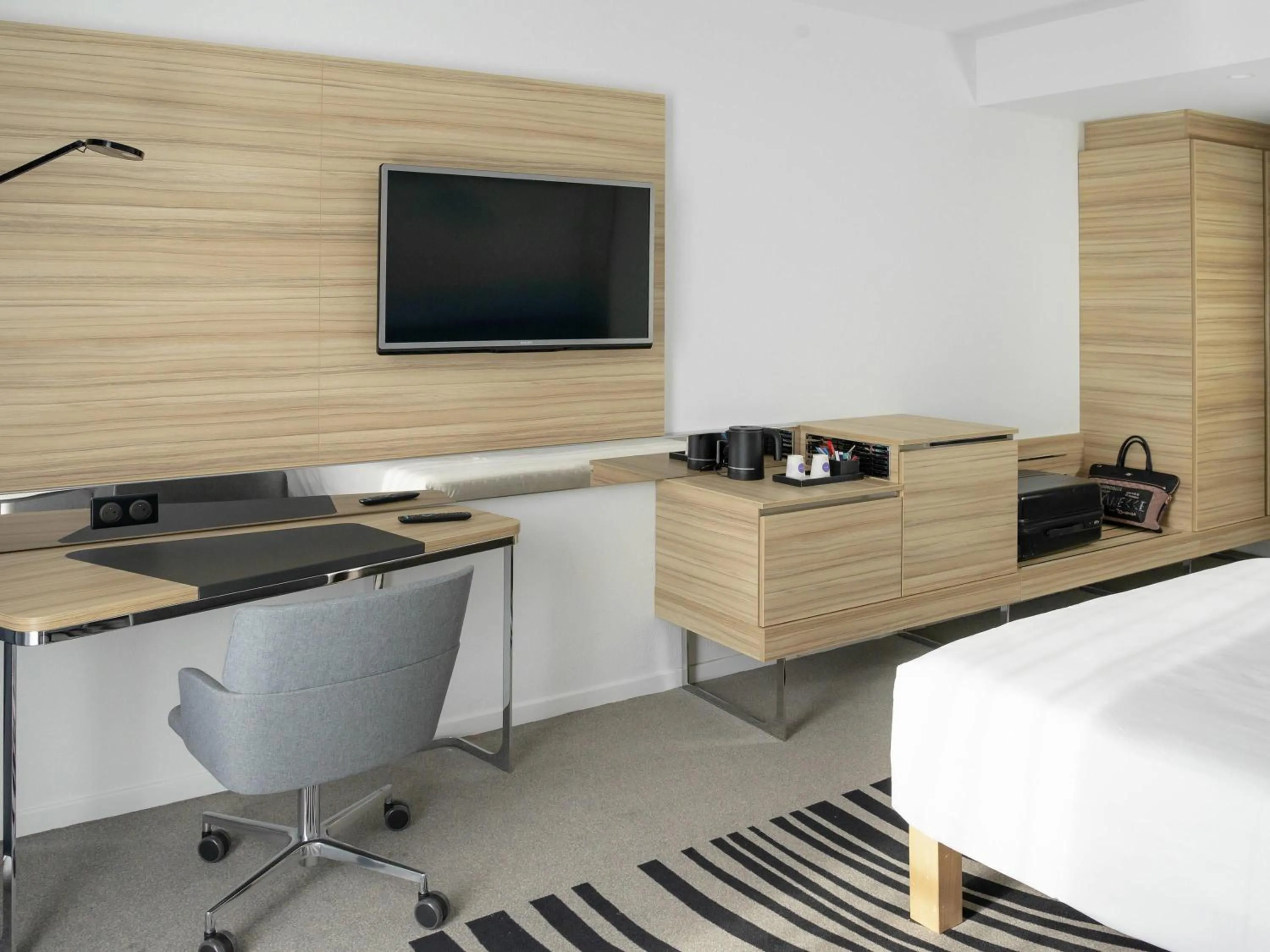 Bedroom in Novotel Le Havre Centre Gare