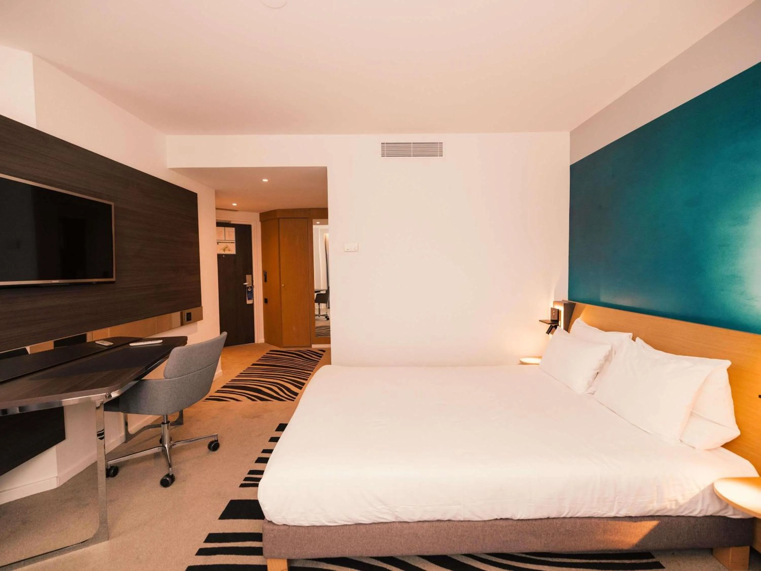 Bedroom, Bed in Novotel Le Havre Centre Gare