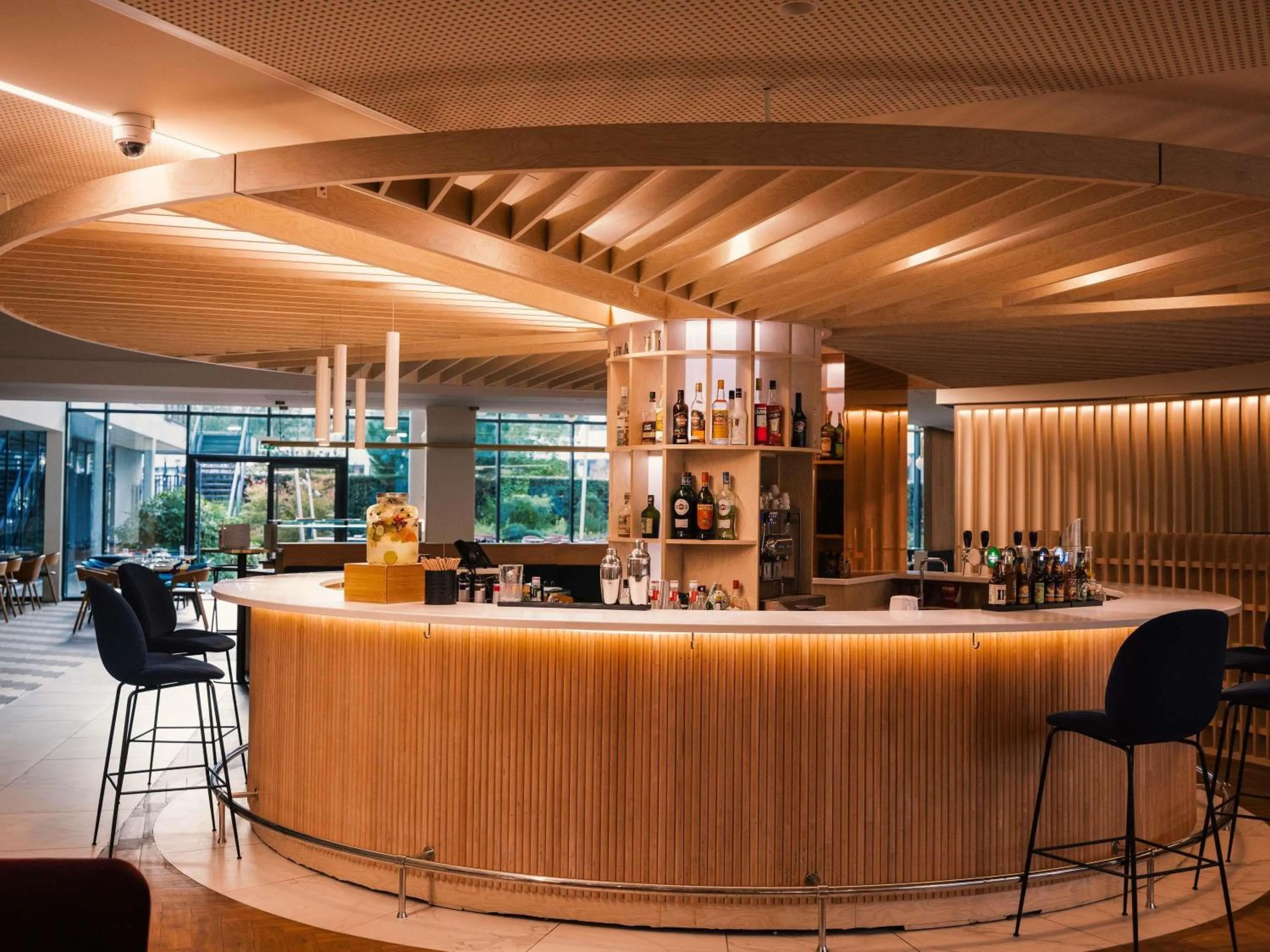 Lounge or bar in Novotel Le Havre Centre Gare