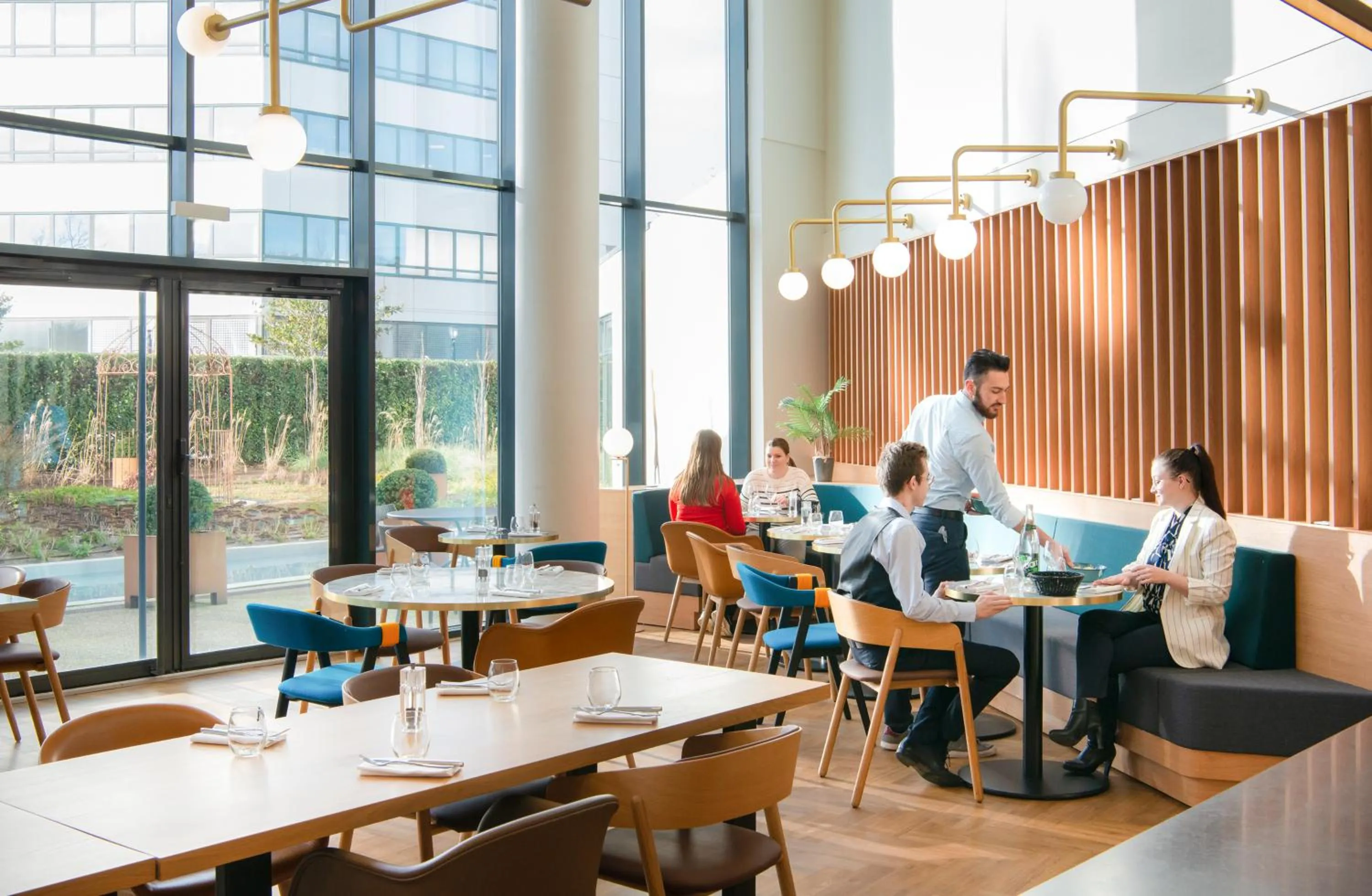 Restaurant/places to eat in Novotel Le Havre Centre Gare