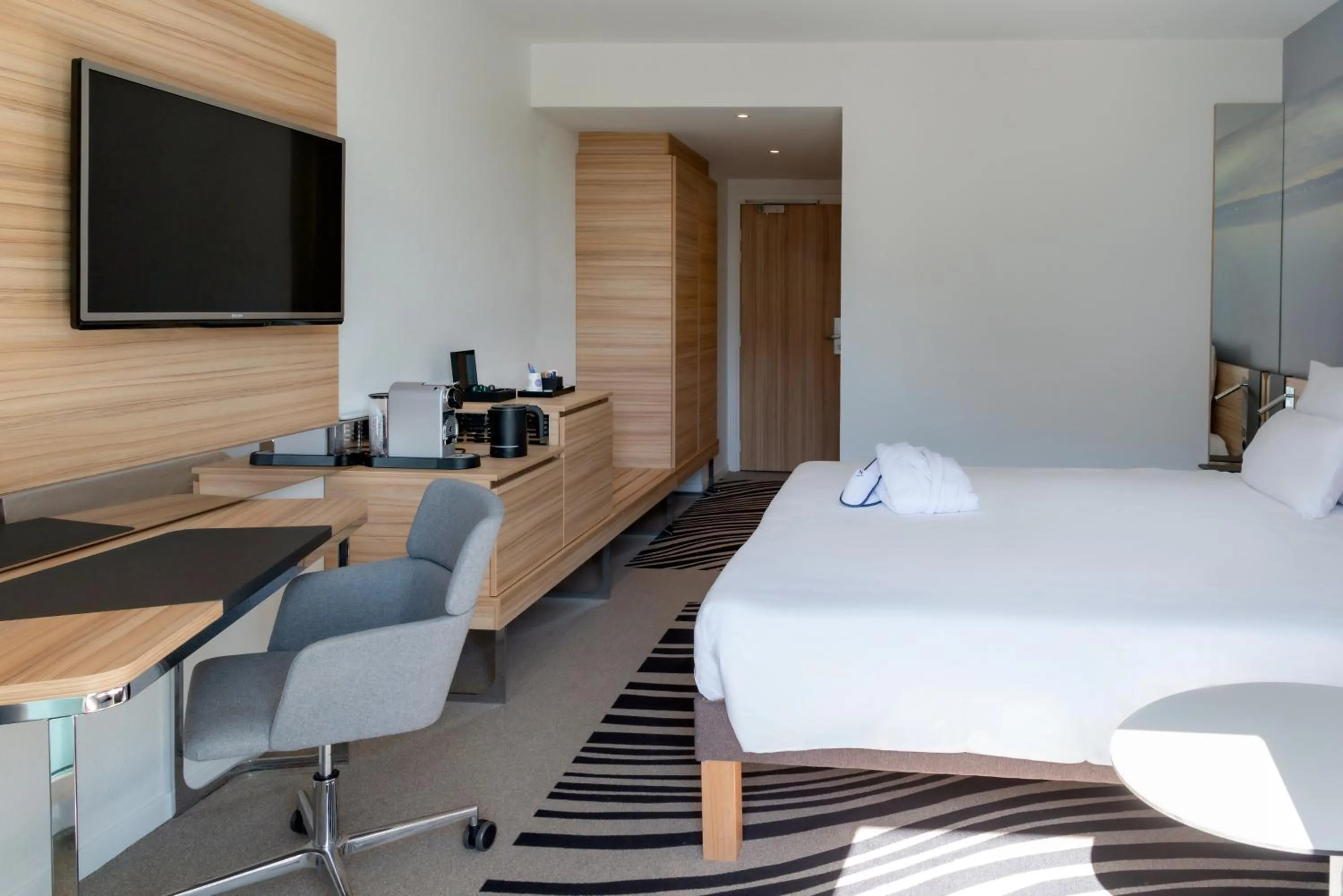 Photo of the whole room, Bed in Novotel Le Havre Centre Gare