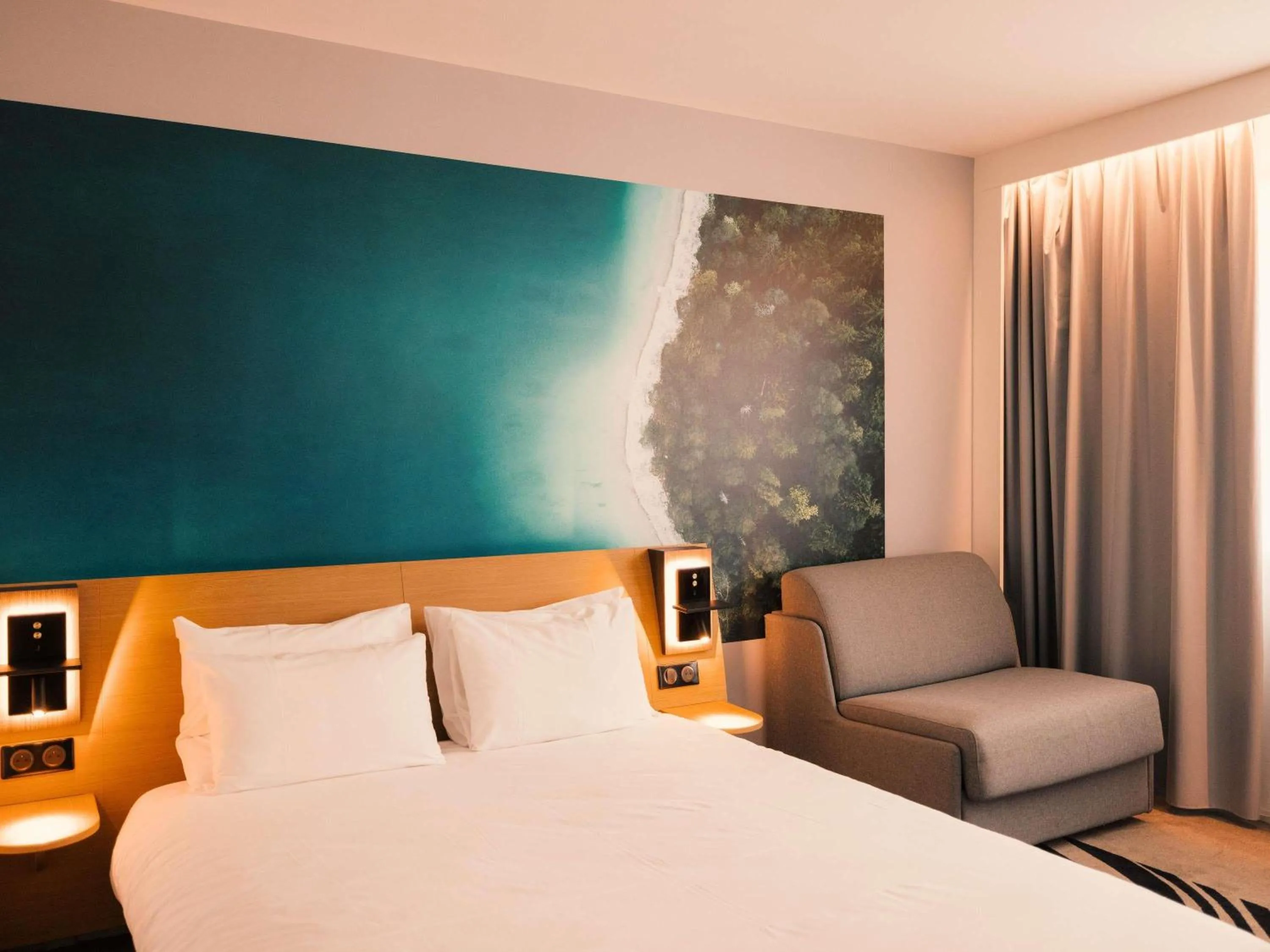 Bedroom, Bed in Novotel Le Havre Centre Gare