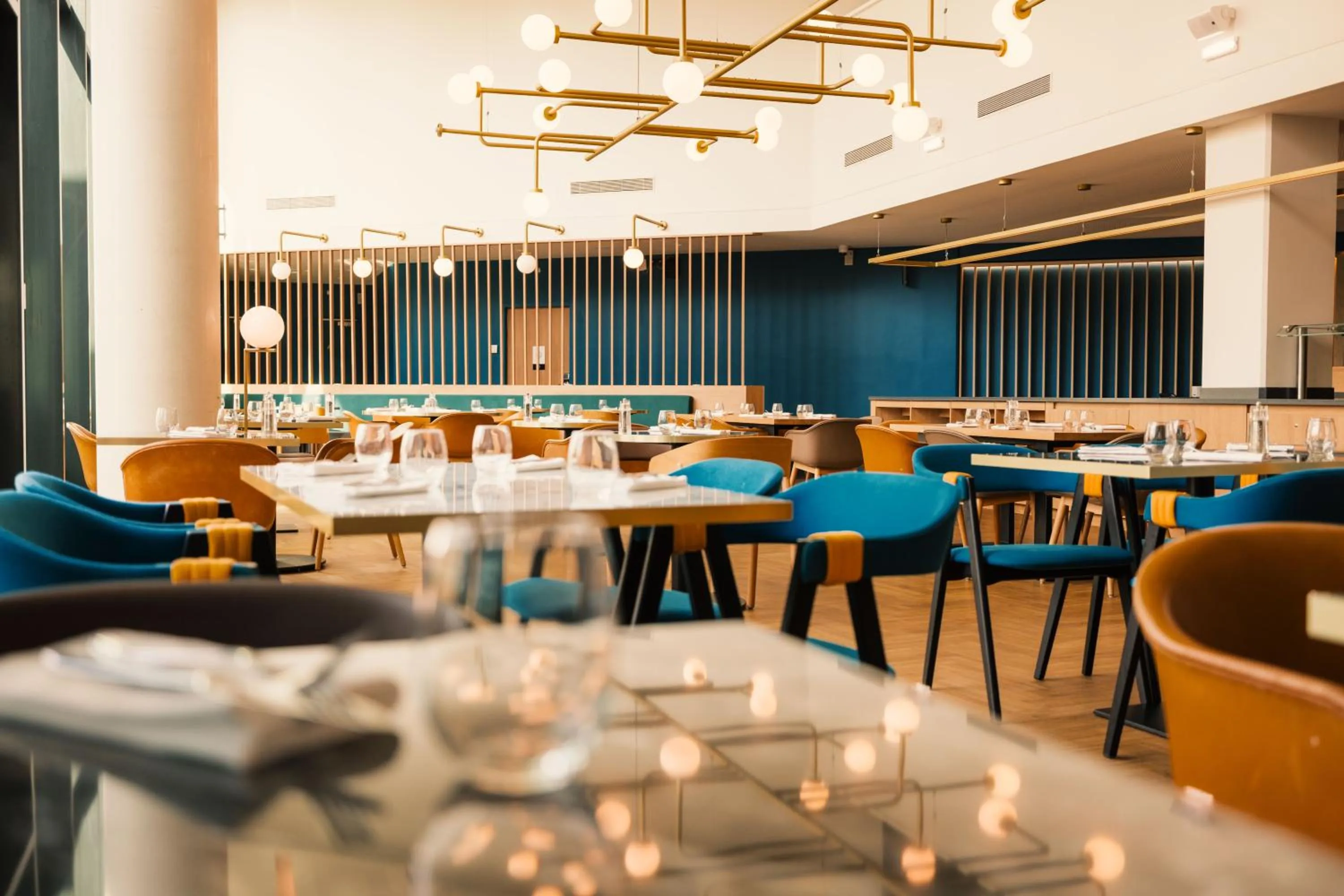 Restaurant/places to eat in Novotel Le Havre Centre Gare