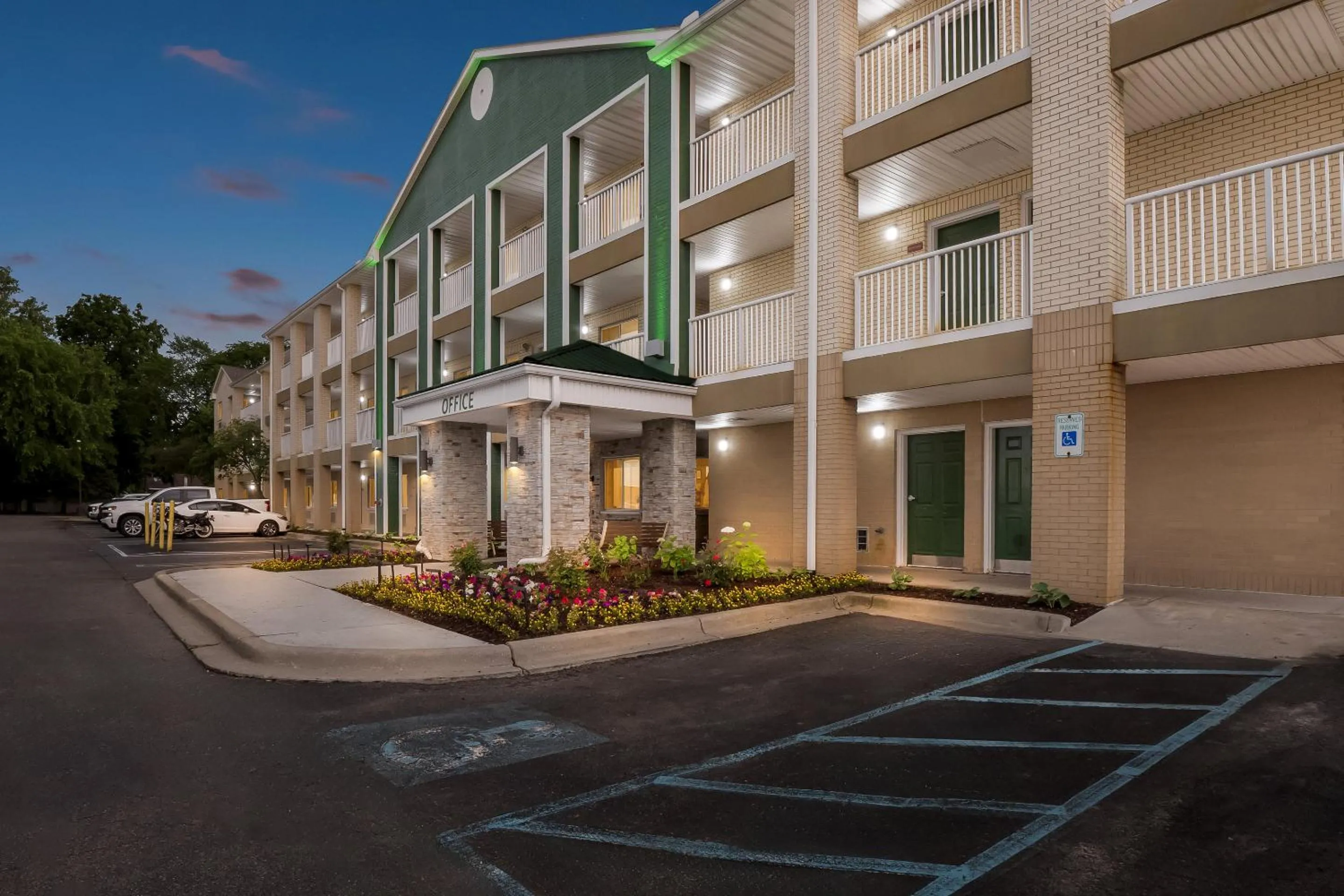 Facade/entrance in HomeTowne Studios by Red Roof Detroit - Livonia