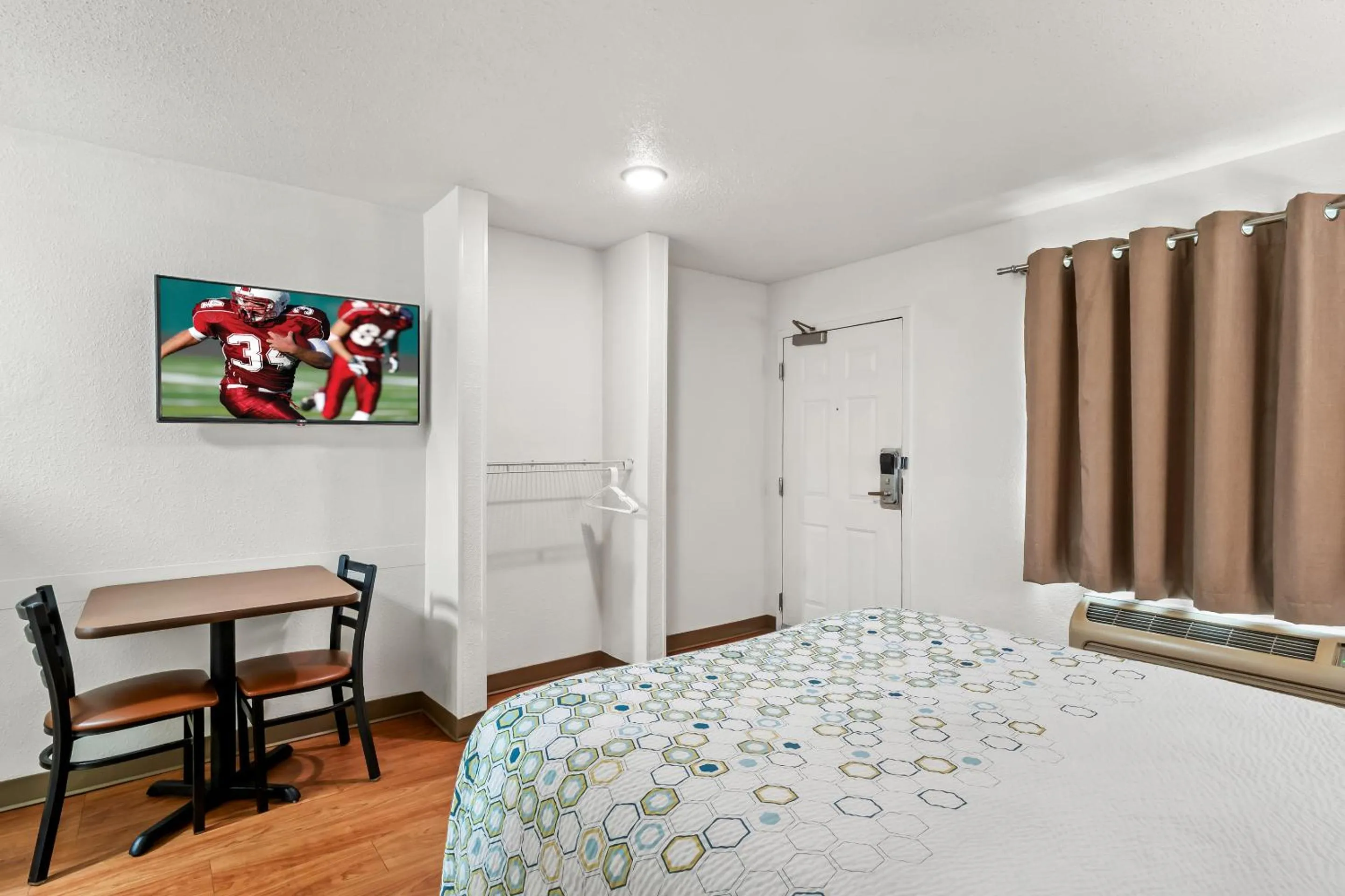 Photo of the whole room, Bed in HomeTowne Studios by Red Roof Detroit - Livonia