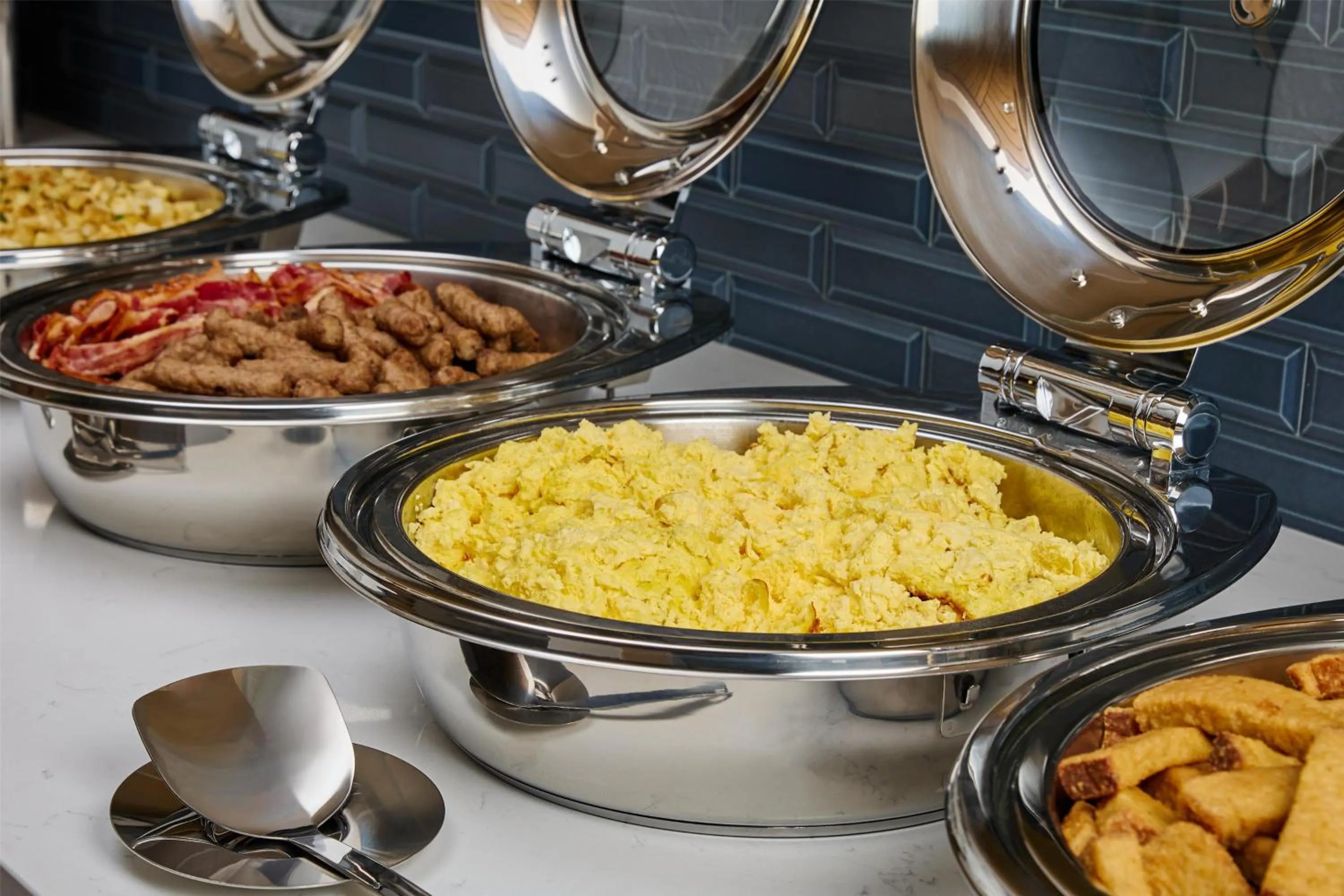 Restaurant/places to eat in Hyatt Place Detroit/Livonia