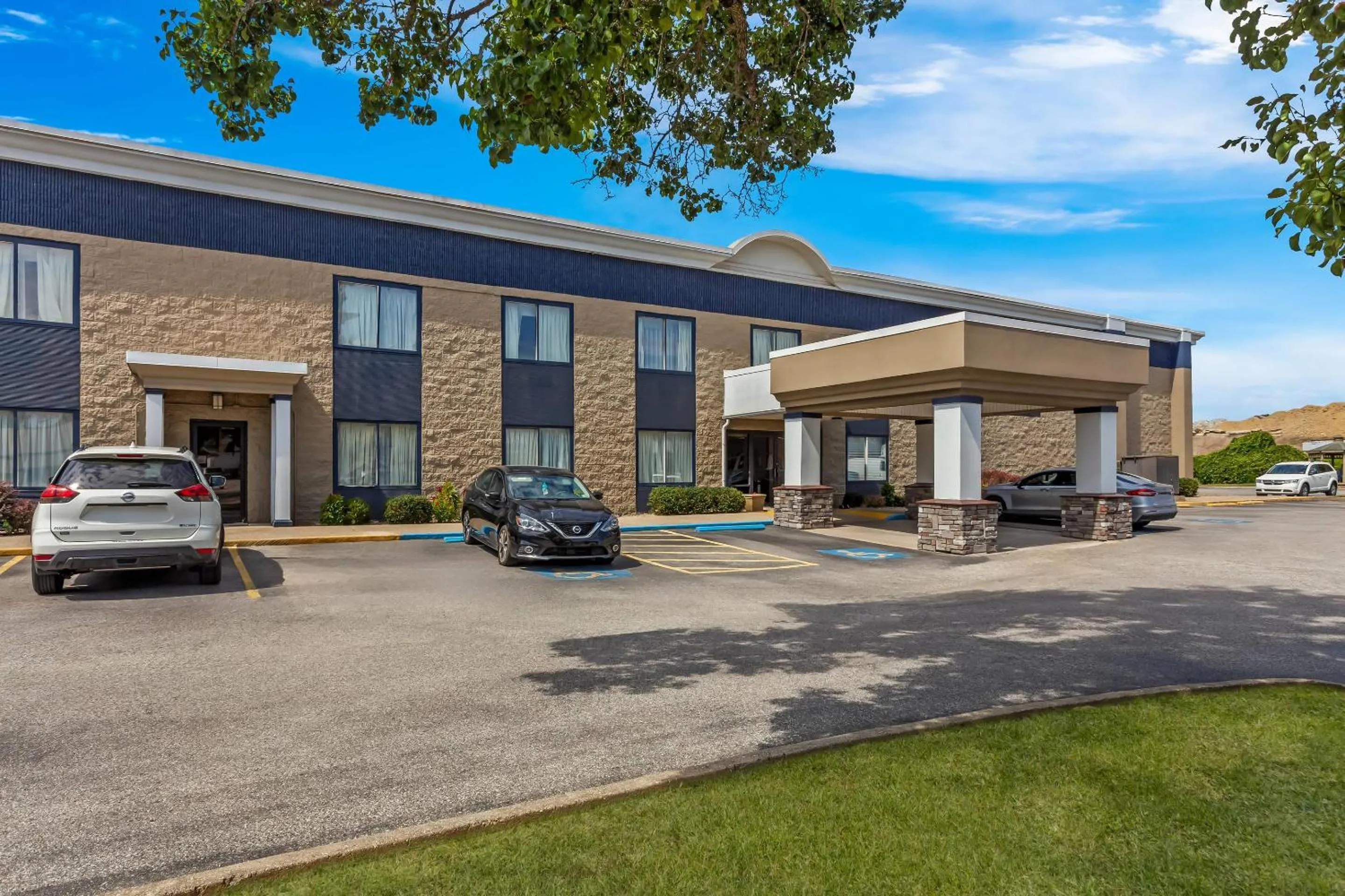 Property building in Rodeway Inn