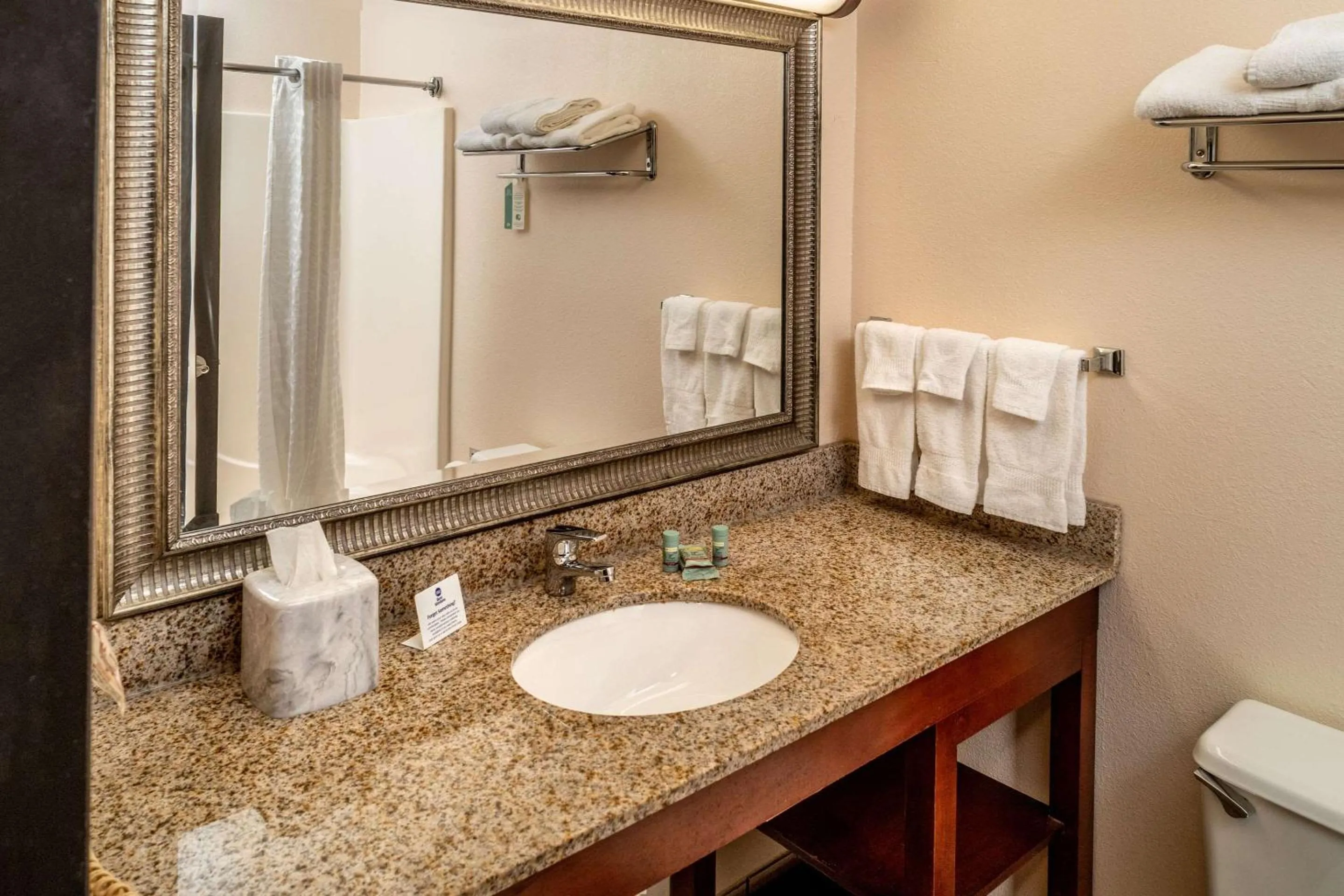 Bedroom in Best Western Huntington Mall Inn