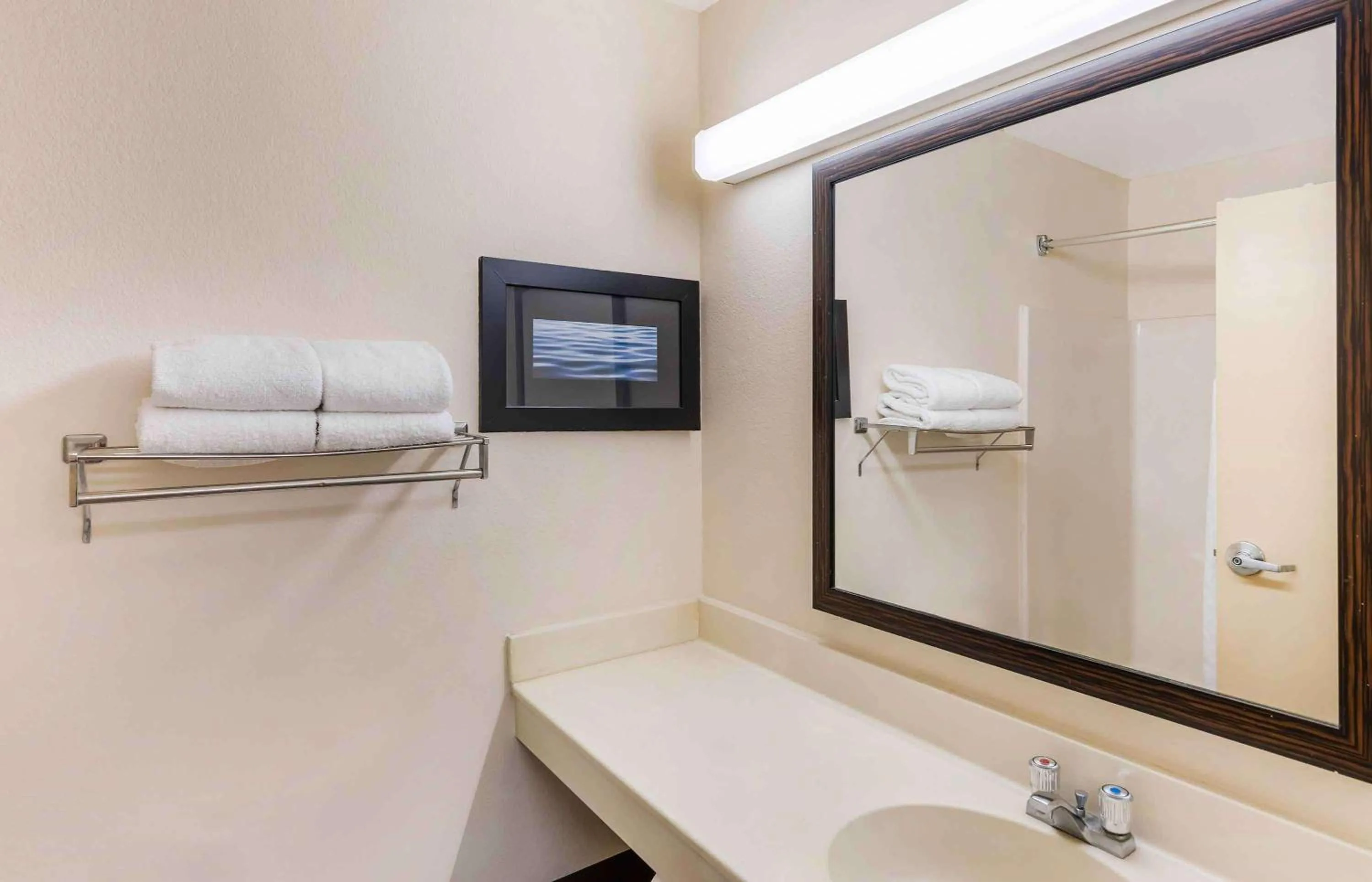 Bathroom in Extended Stay America Suites - Los Angeles - Ontario Airport