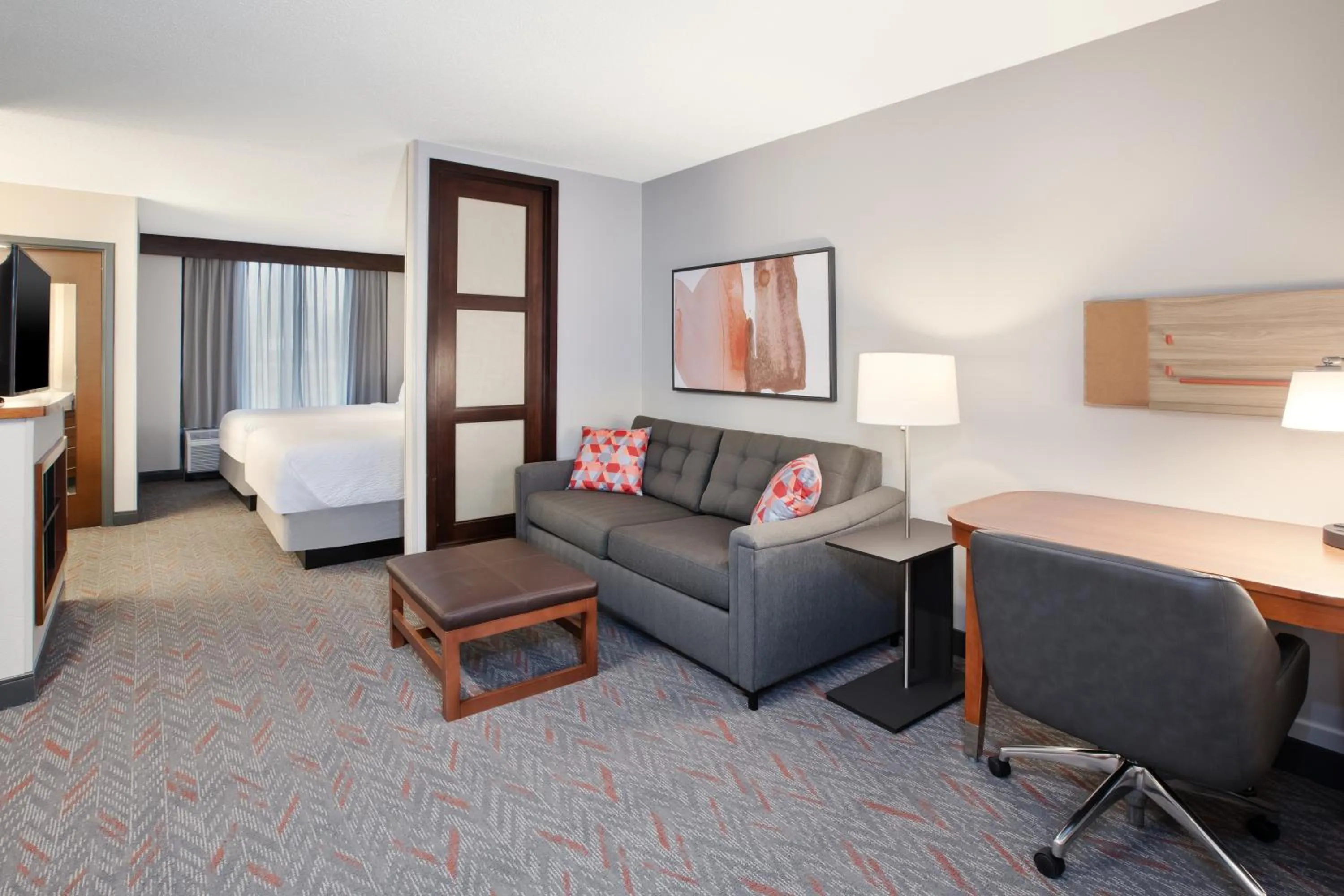 Seating area, Bed in Candlewood Suites - Cincinnati Northeast - Mason by IHG