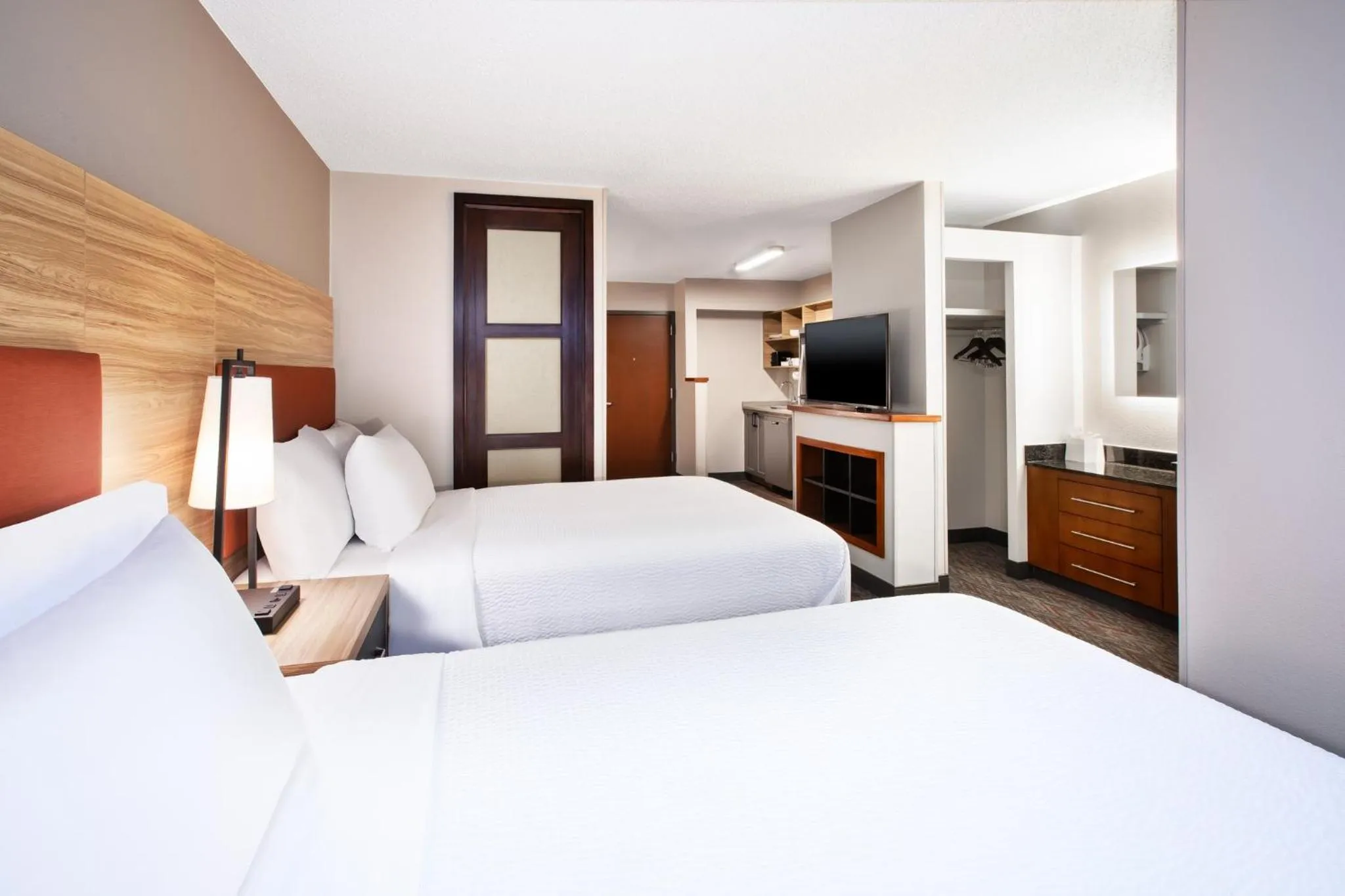 Photo of the whole room, Bed in Candlewood Suites - Cincinnati Northeast - Mason by IHG