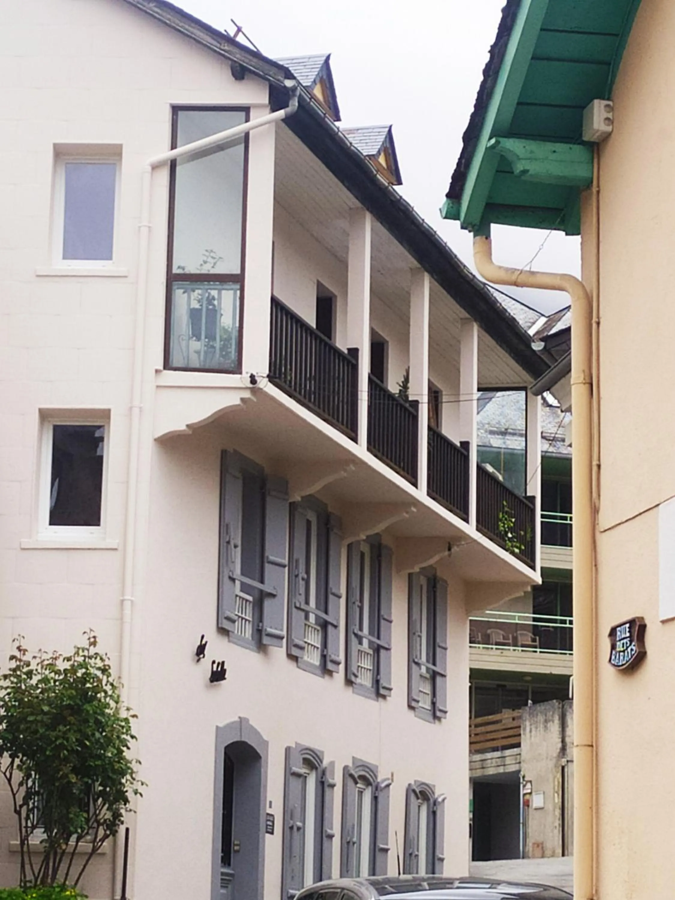 Property building in Chez Lolette