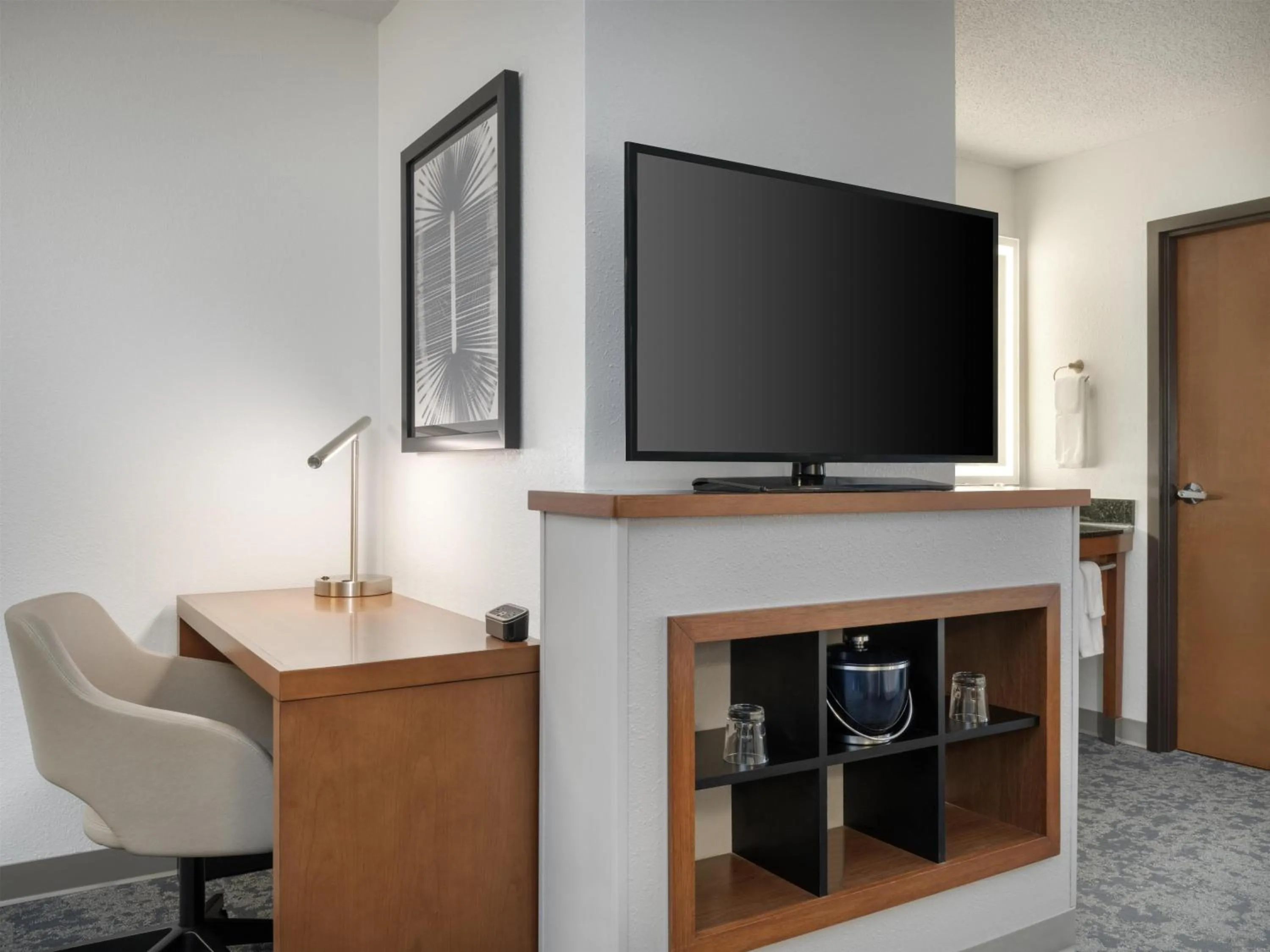 Photo of the whole room in Hyatt Place Lakeland Center