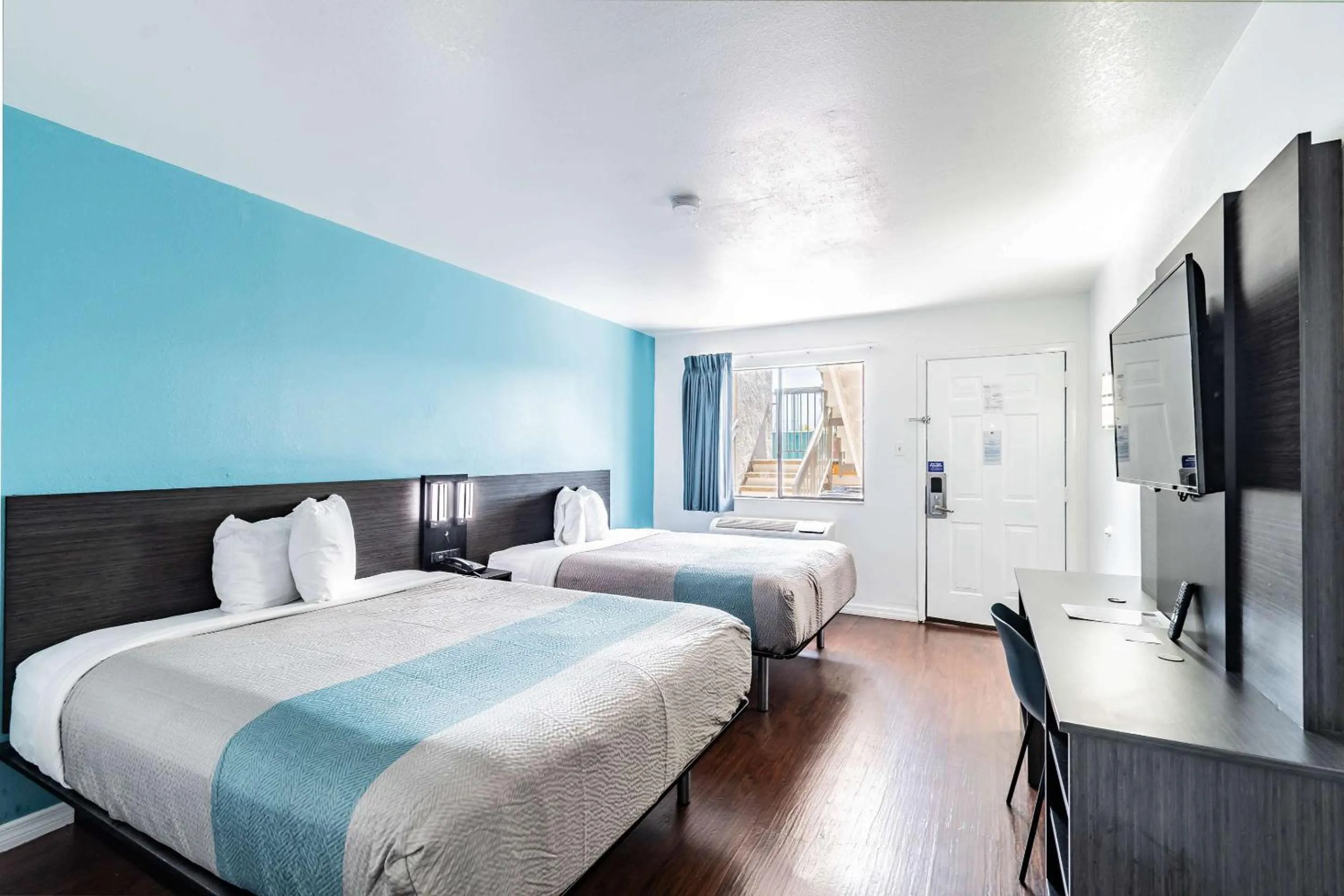 Bed in Motel 6 Tampa Near Fairgrounds - Casino