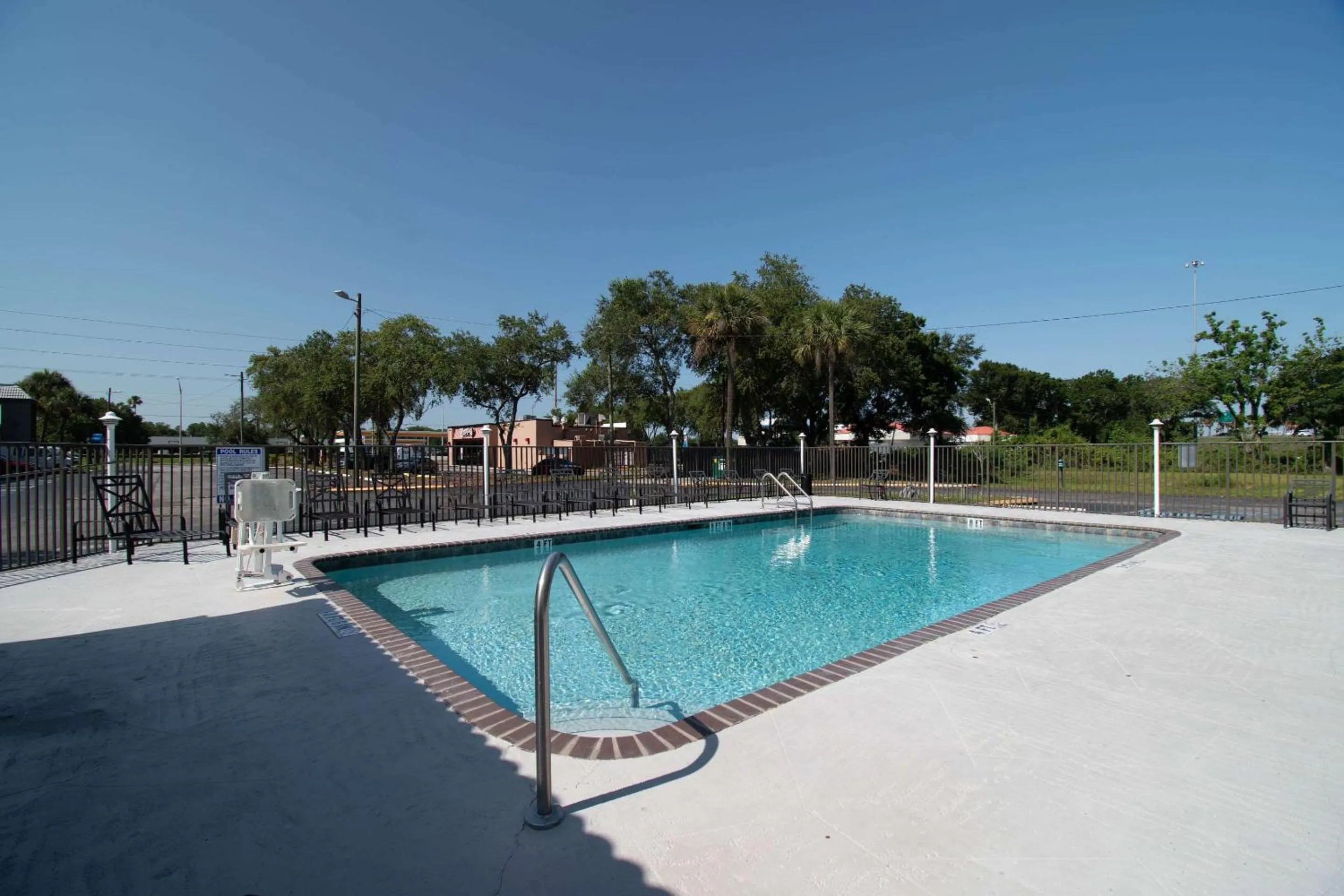 Swimming pool in Motel 6 Tampa Near Fairgrounds - Casino