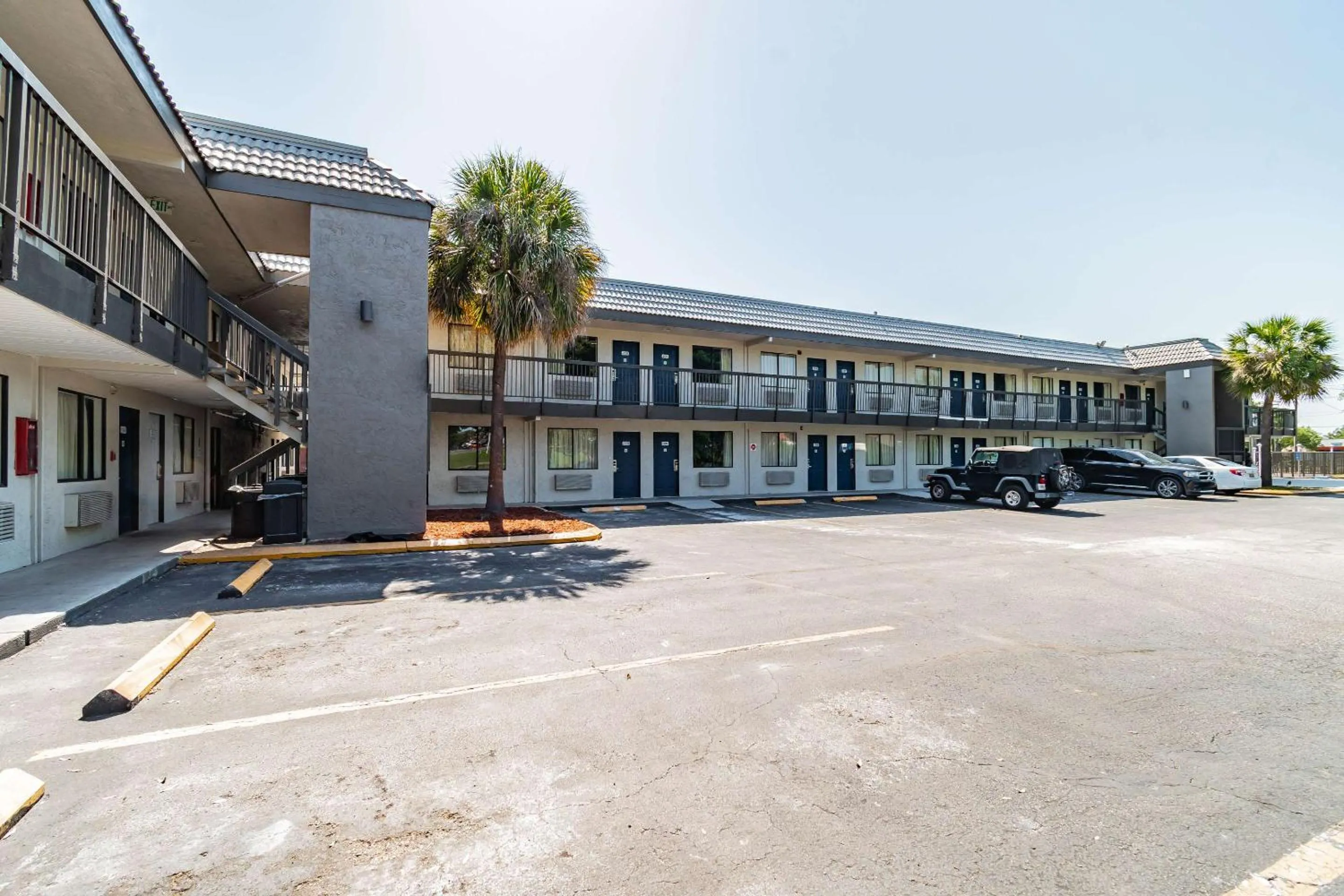 Property building in Motel 6 Tampa Near Fairgrounds - Casino