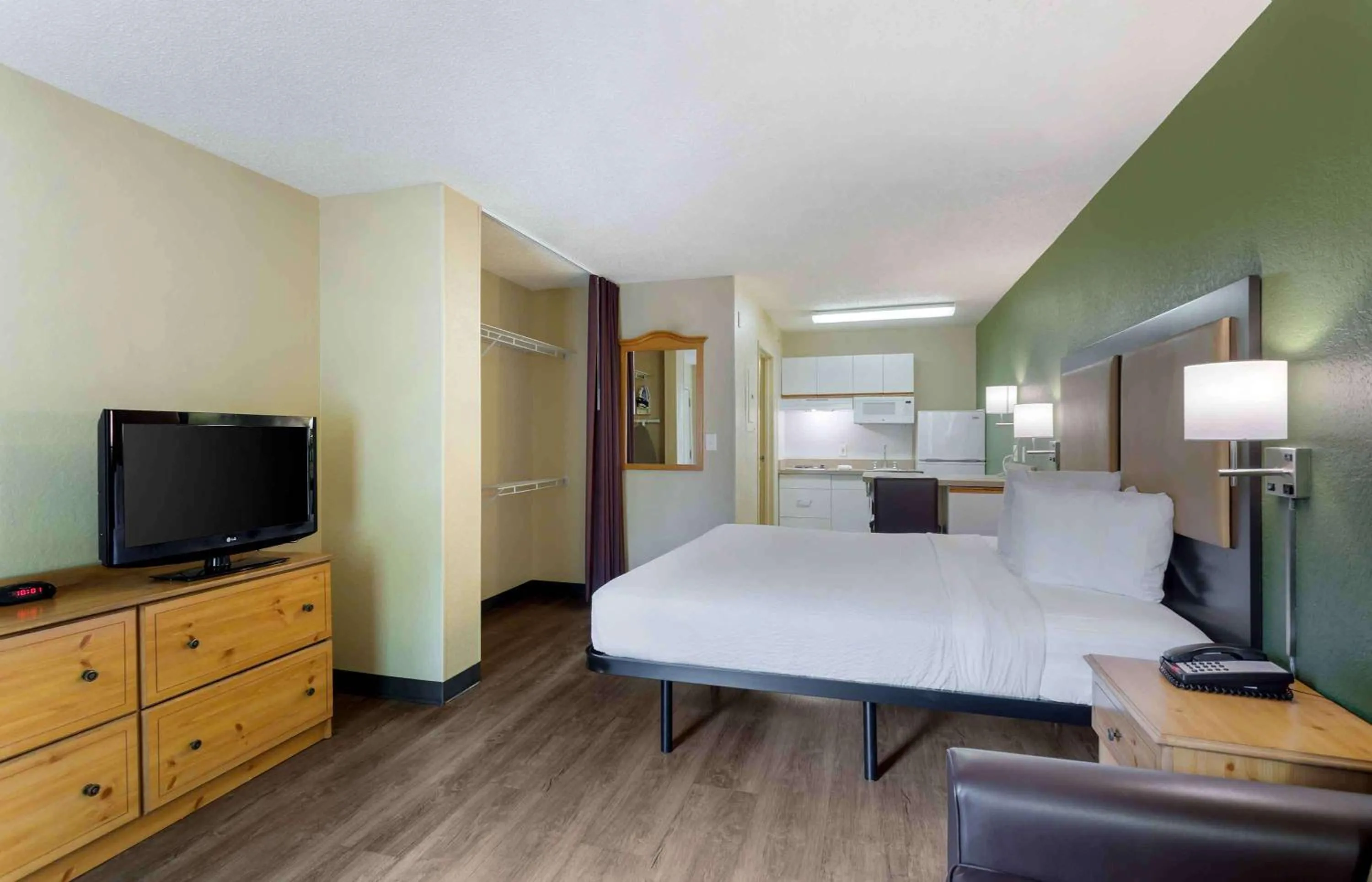 Bedroom, Bed in Extended Stay America Suites - Nashville - Franklin - Cool Springs