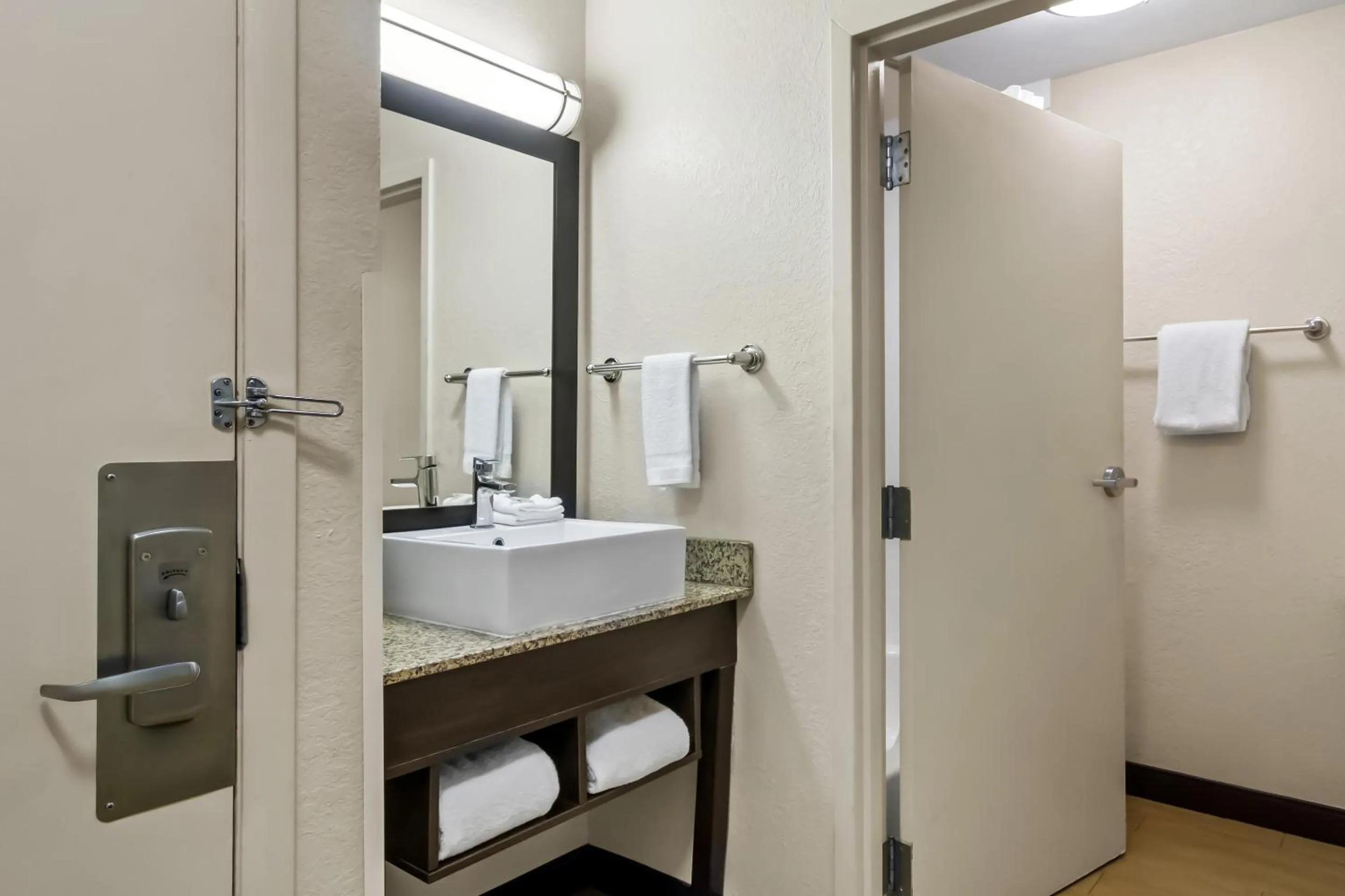 Photo of the whole room in Red Roof Inn PLUS+ Jacksonville – Southpoint