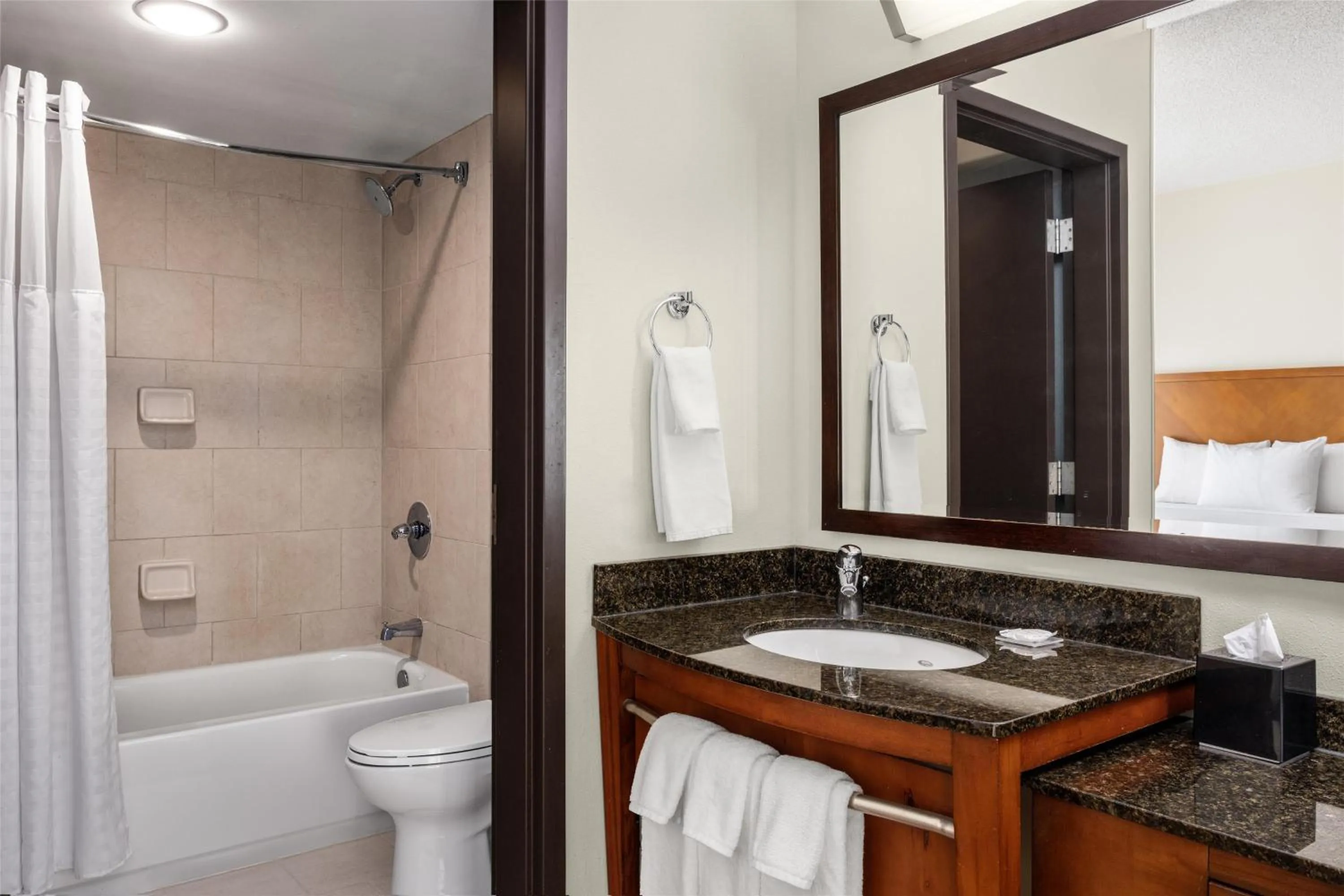 Bathroom in Hyatt Place Memphis Germantown