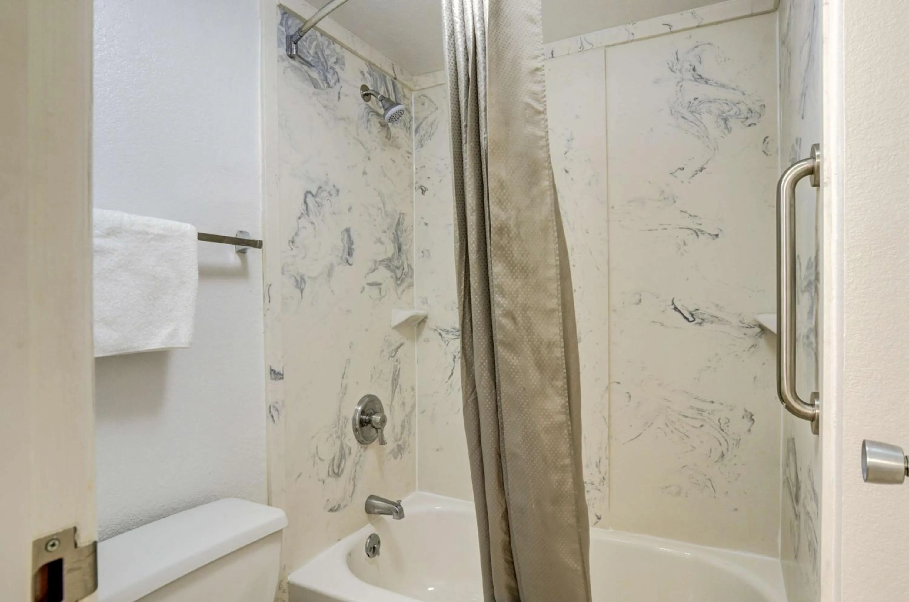 Shower in Motel 6-Greenwood Village, CO - Denver - South Tech Center