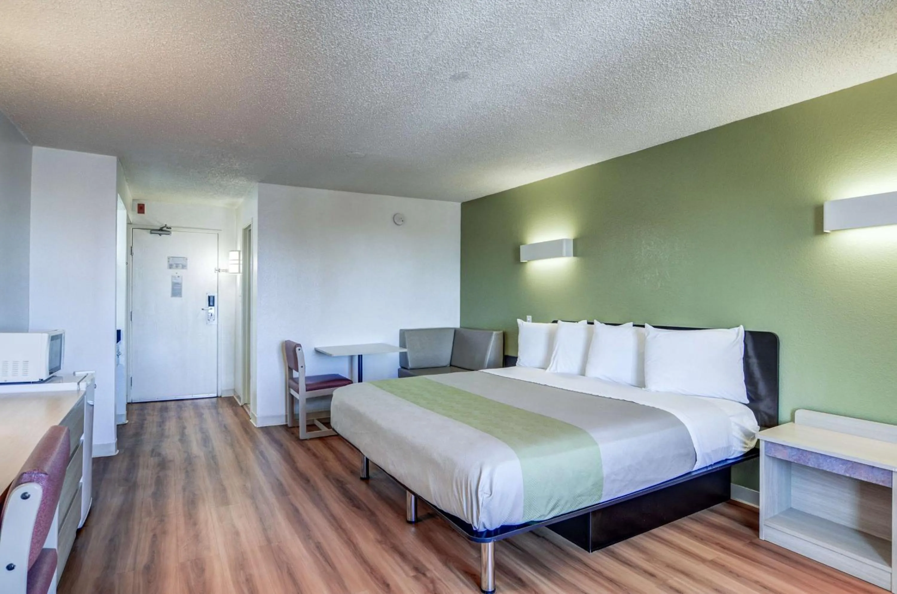 Bedroom, Bed in Motel 6-Greenwood Village, CO - Denver - South Tech Center