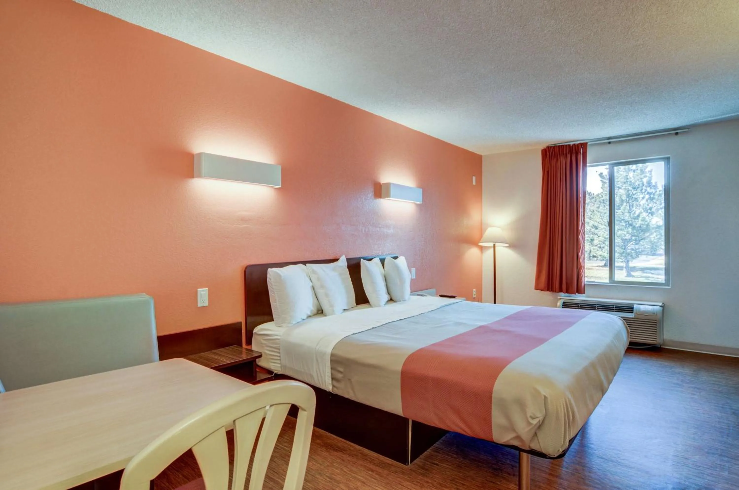Bedroom, Bed in Motel 6-Greenwood Village, CO - Denver - South Tech Center