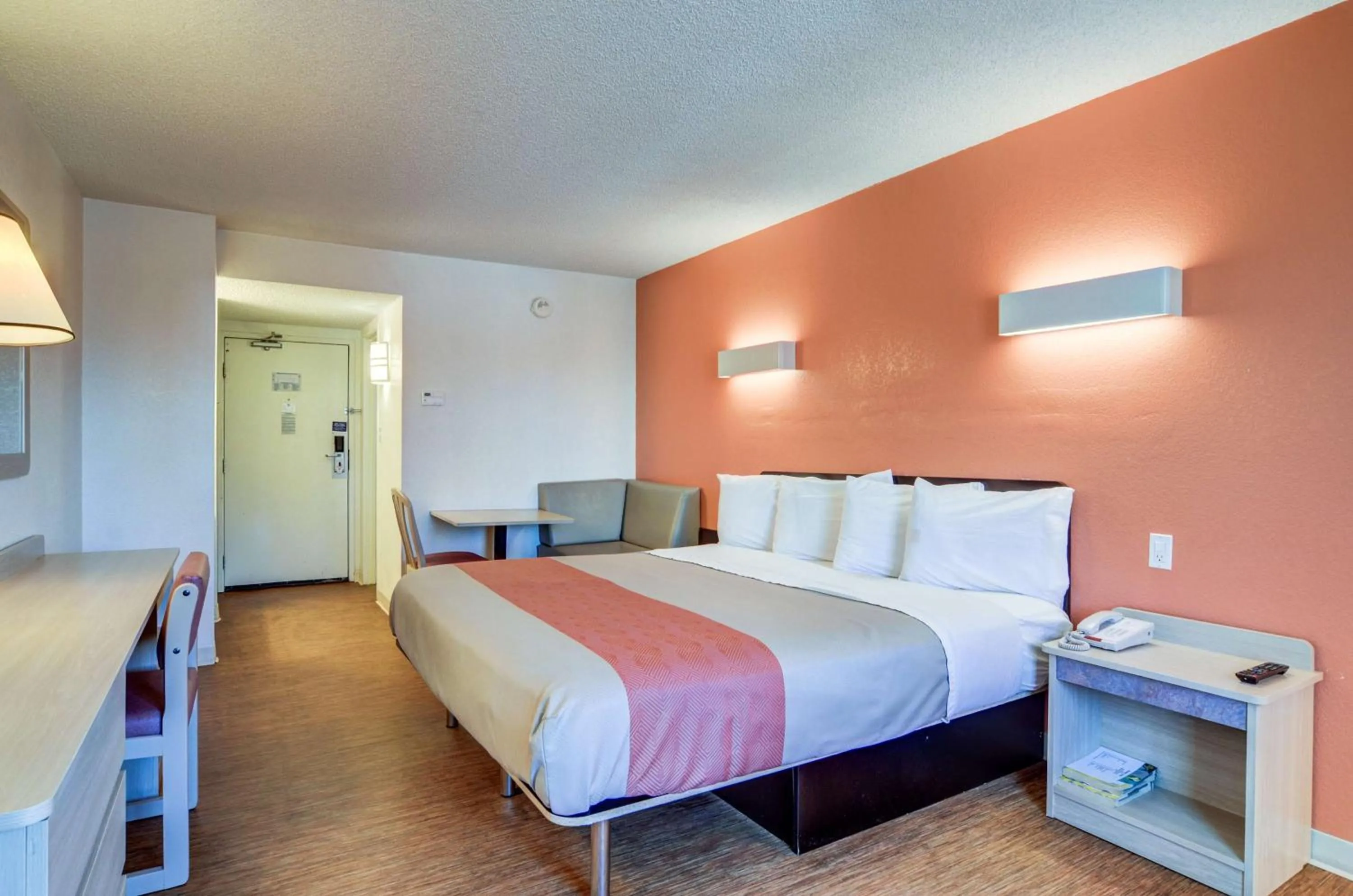Bedroom, Bed in Motel 6-Greenwood Village, CO - Denver - South Tech Center