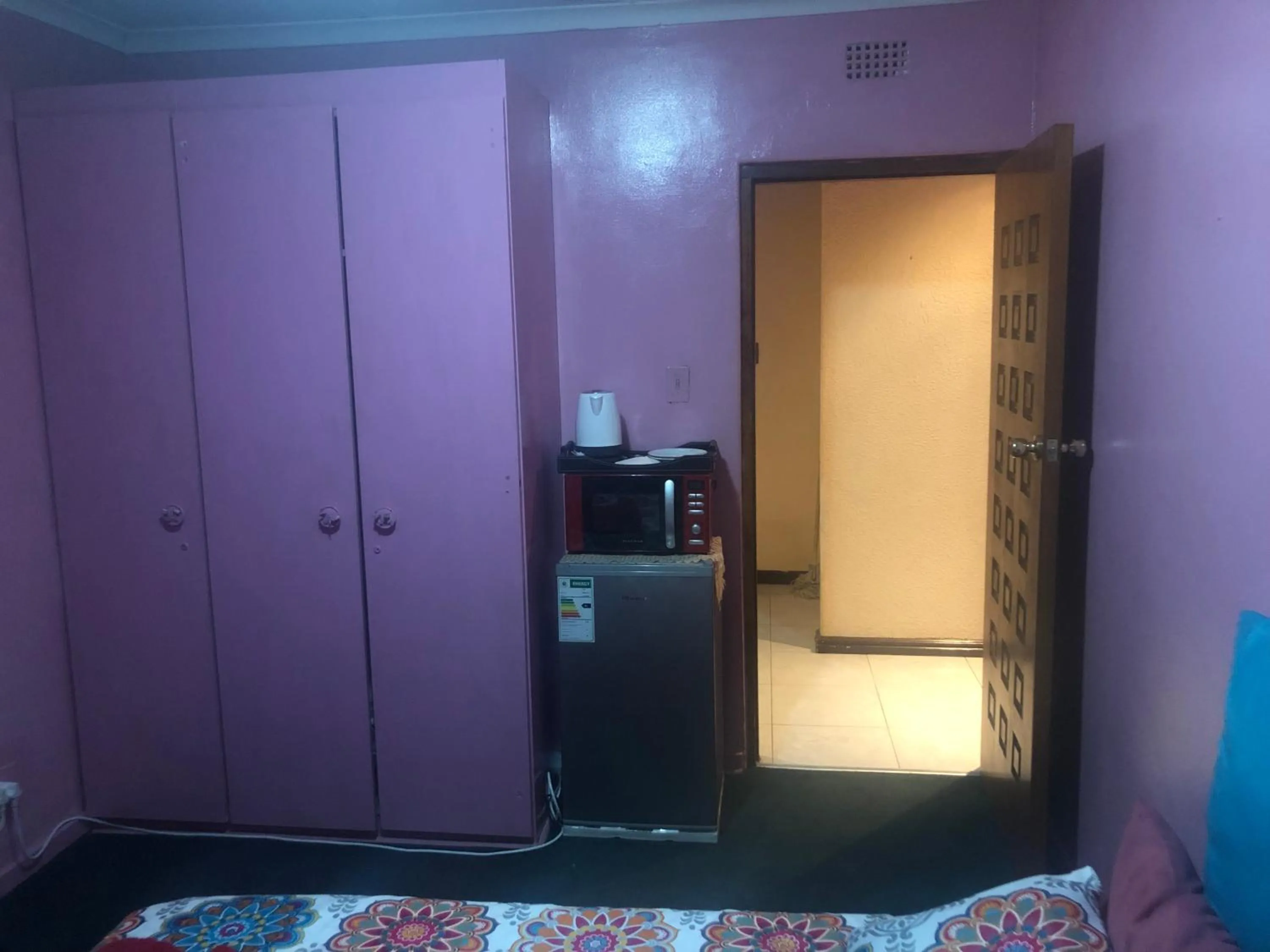 Photo of the whole room in Naomi's Place