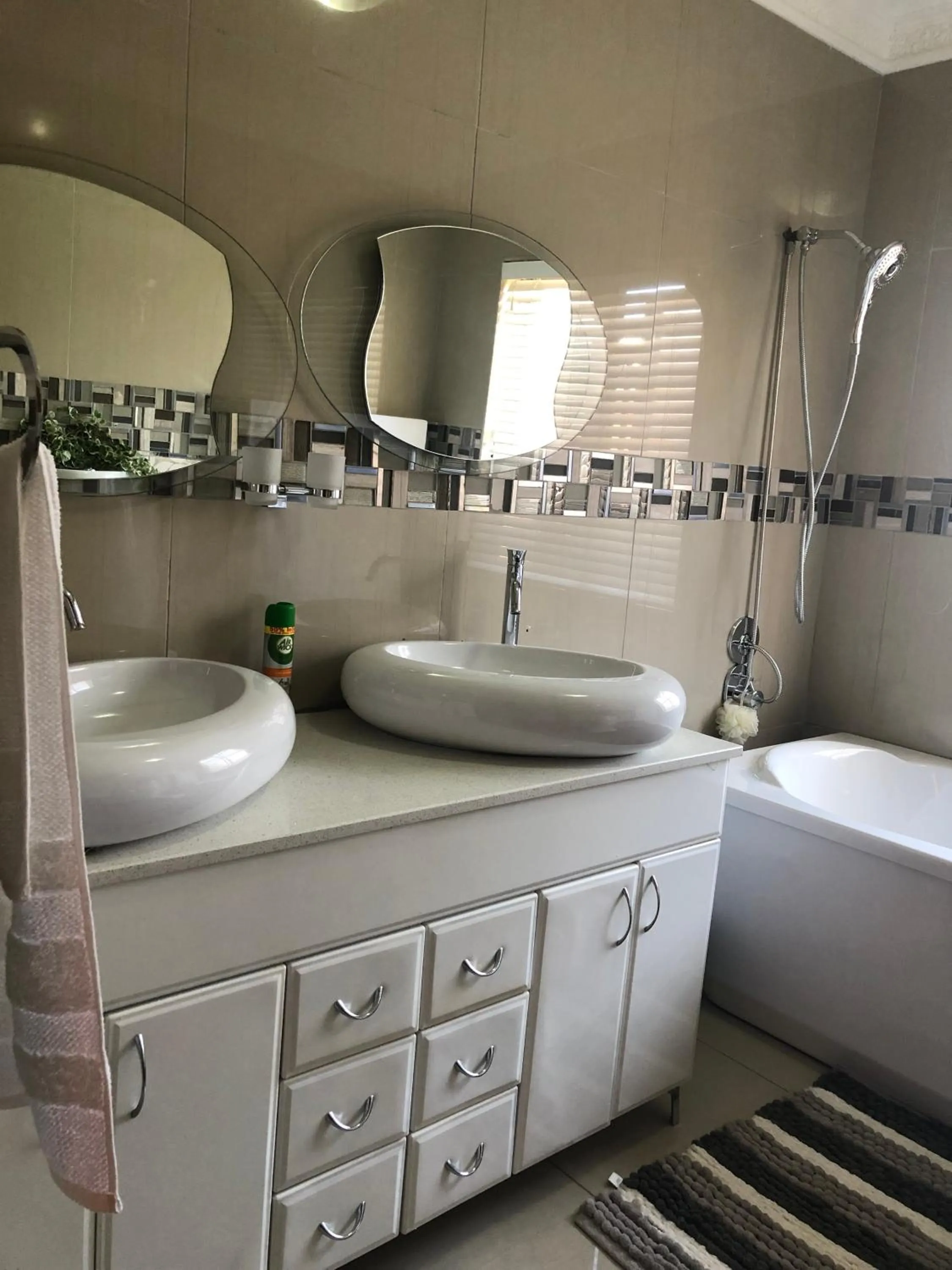 Bathroom in Naomi's Place