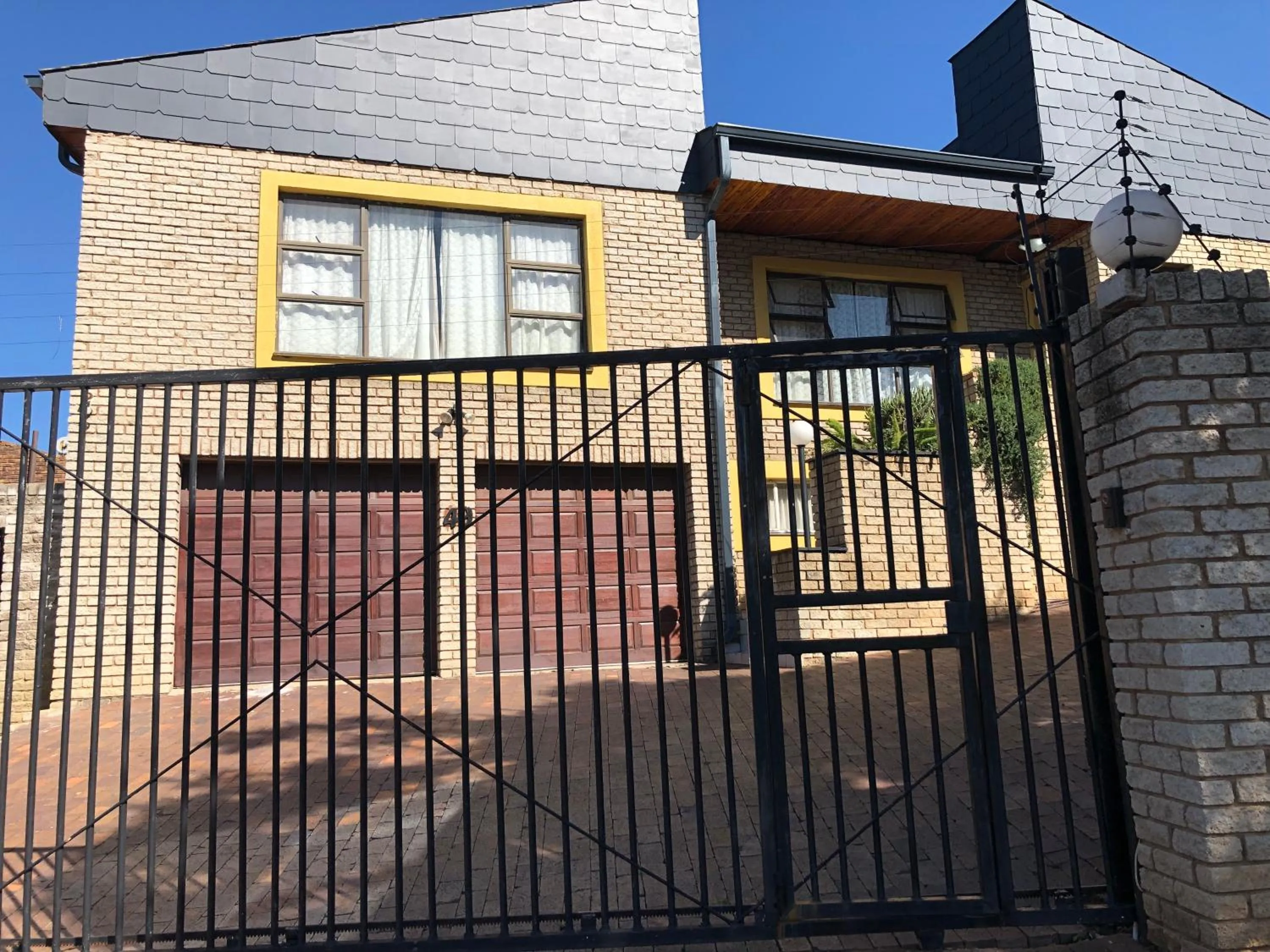 Facade/entrance in Naomi's Place