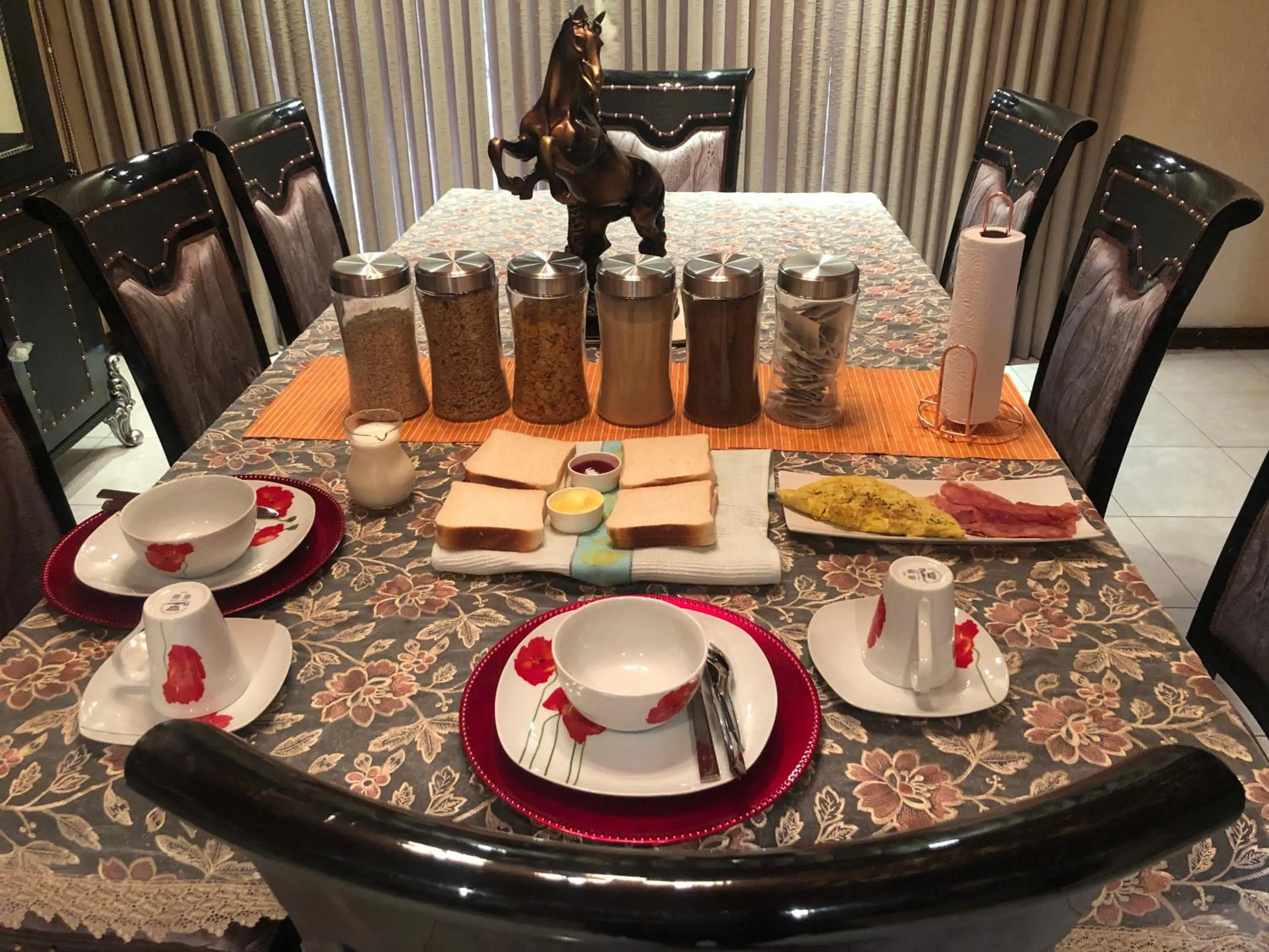 Restaurant/places to eat in Naomi's Place