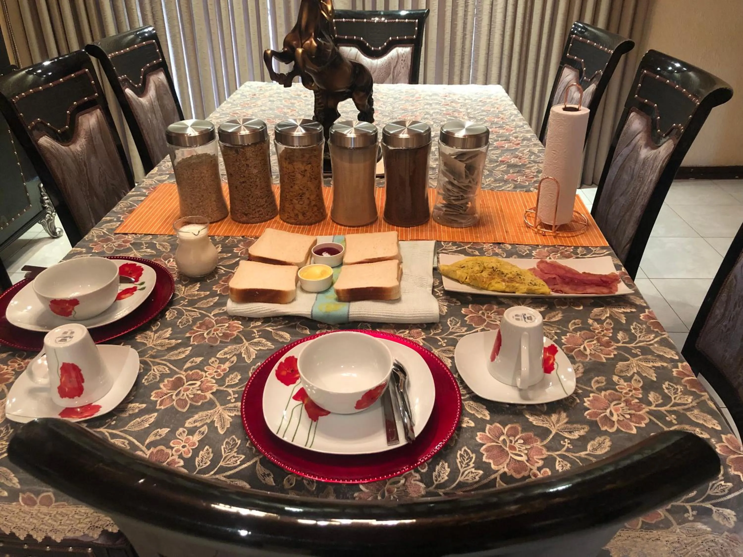 Restaurant/places to eat in Naomi's Place