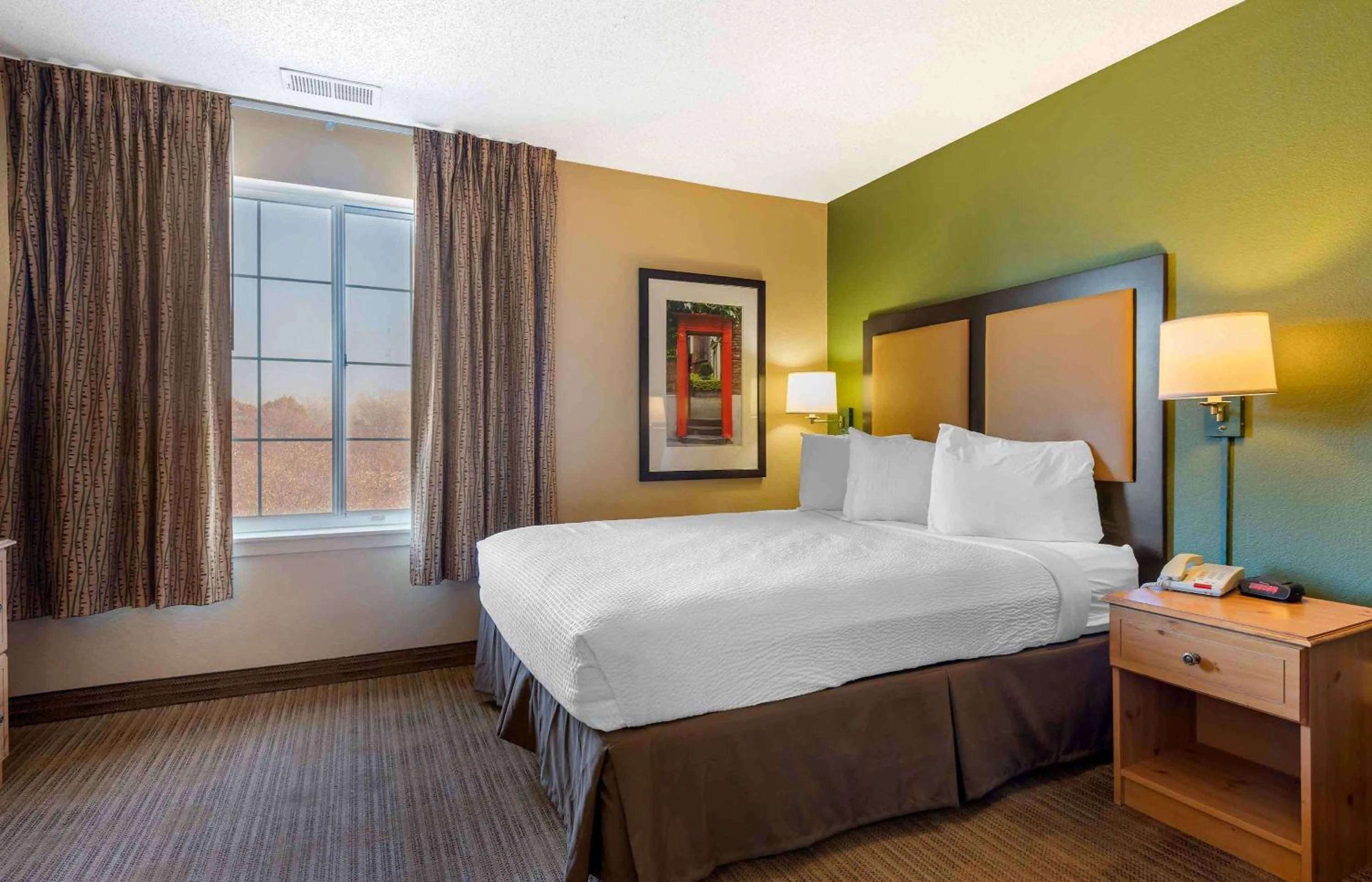 Bedroom, Bed in Extended Stay America Suites - Minneapolis - Airport - Eagan - North
