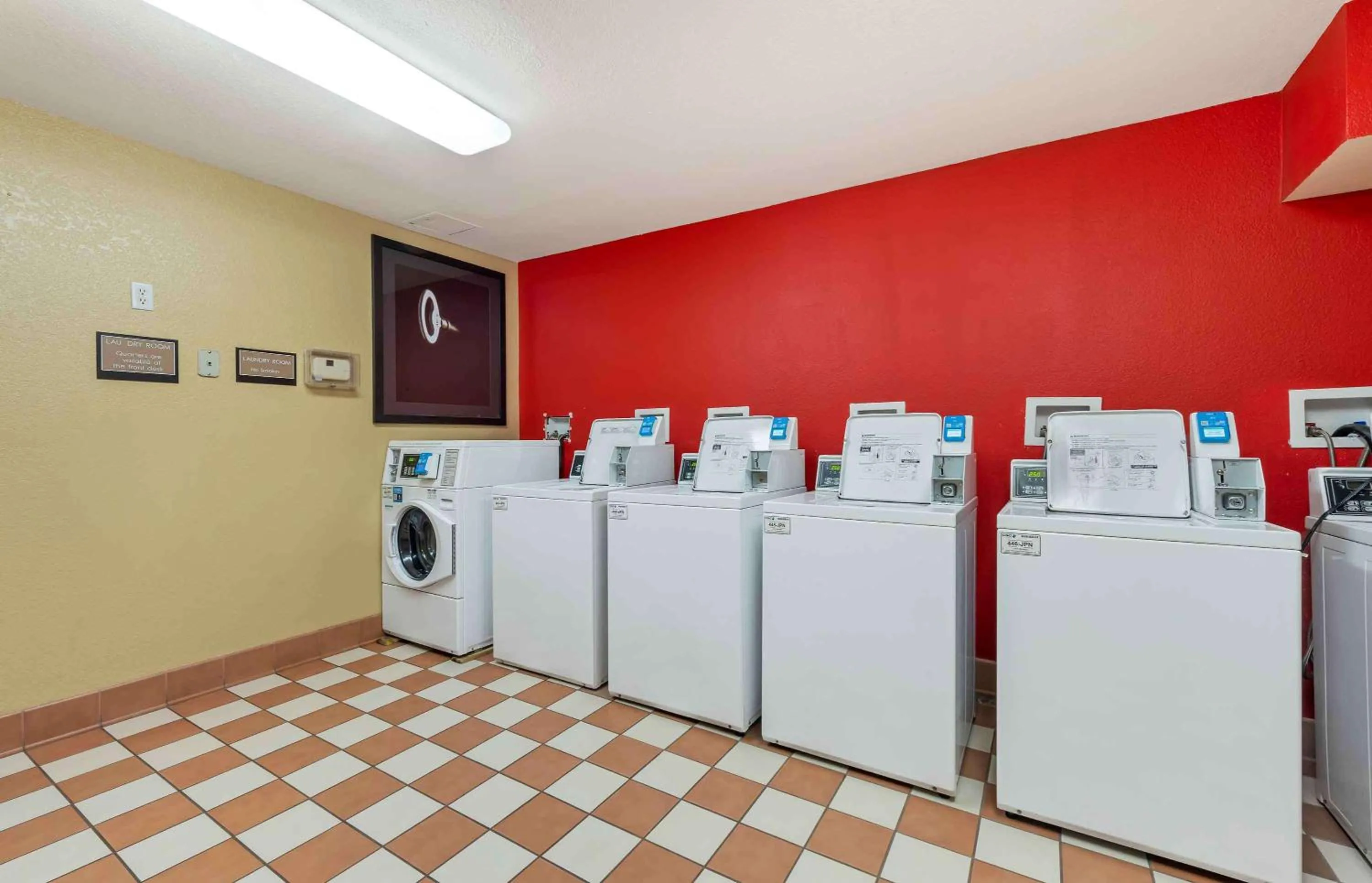 Property building in Extended Stay America Suites - Minneapolis - Airport - Eagan - North