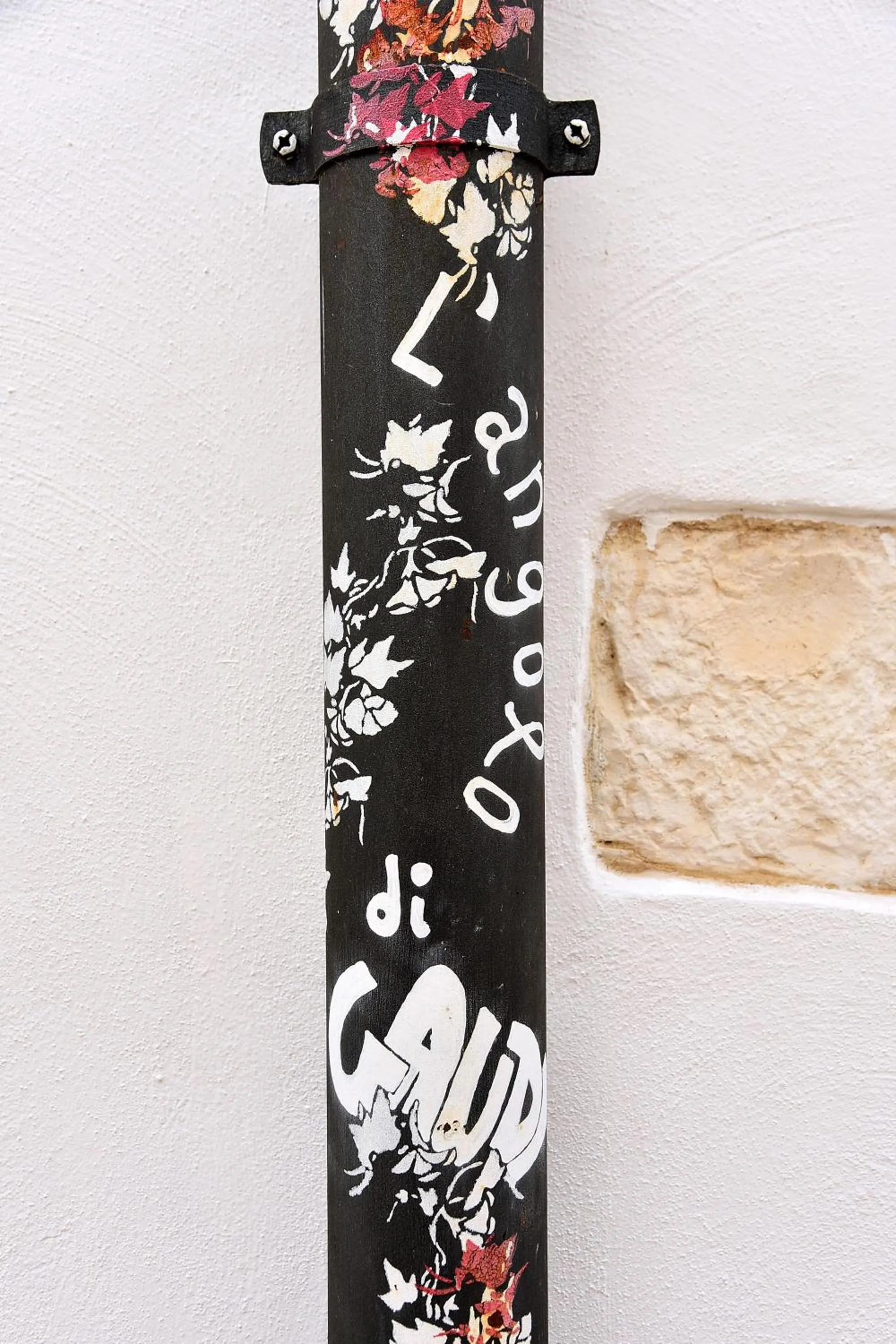 Decorative detail in l'angolo di Gaudì, alcoba Blanca