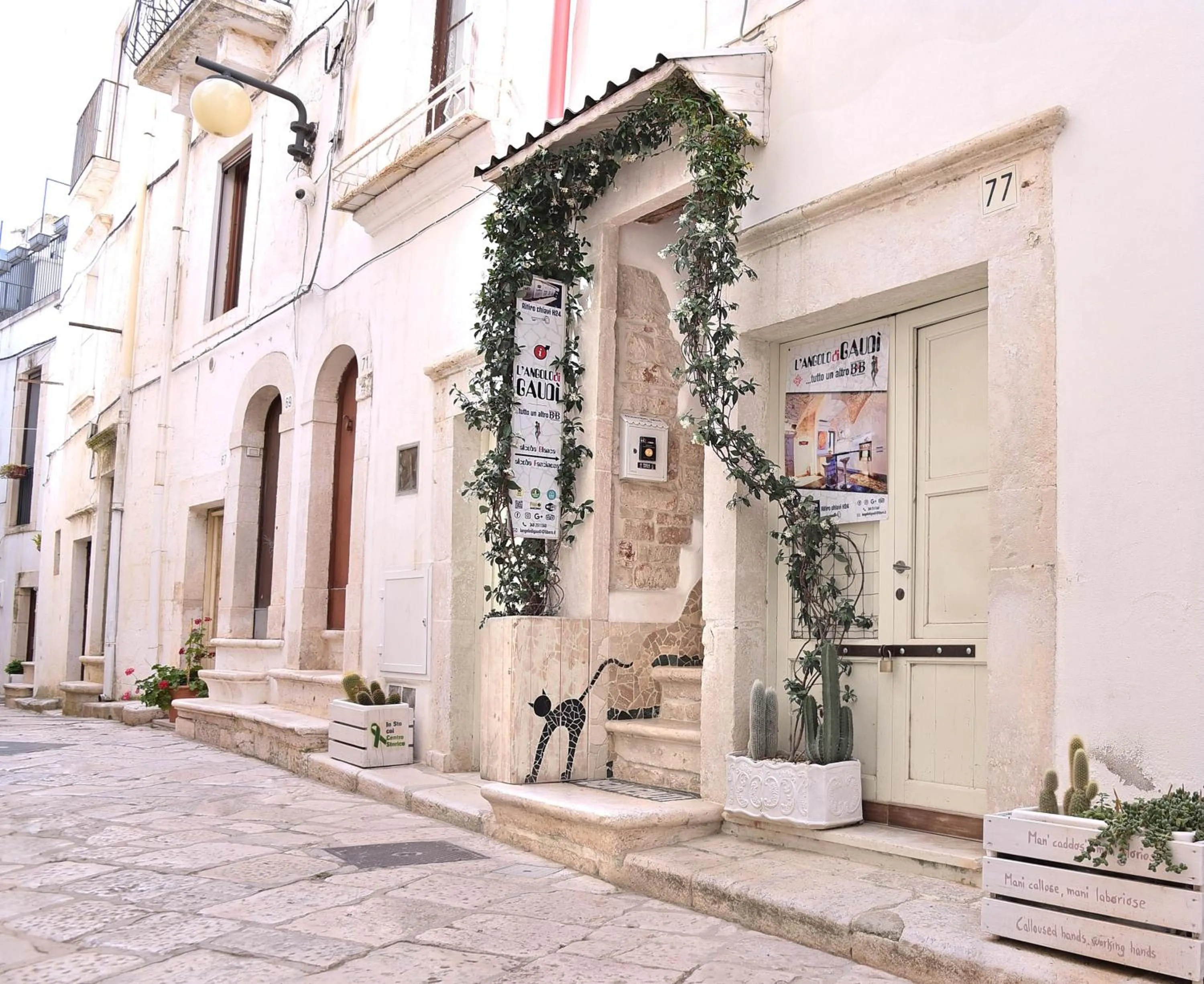 Property building in l'angolo di Gaudì, alcoba Blanca