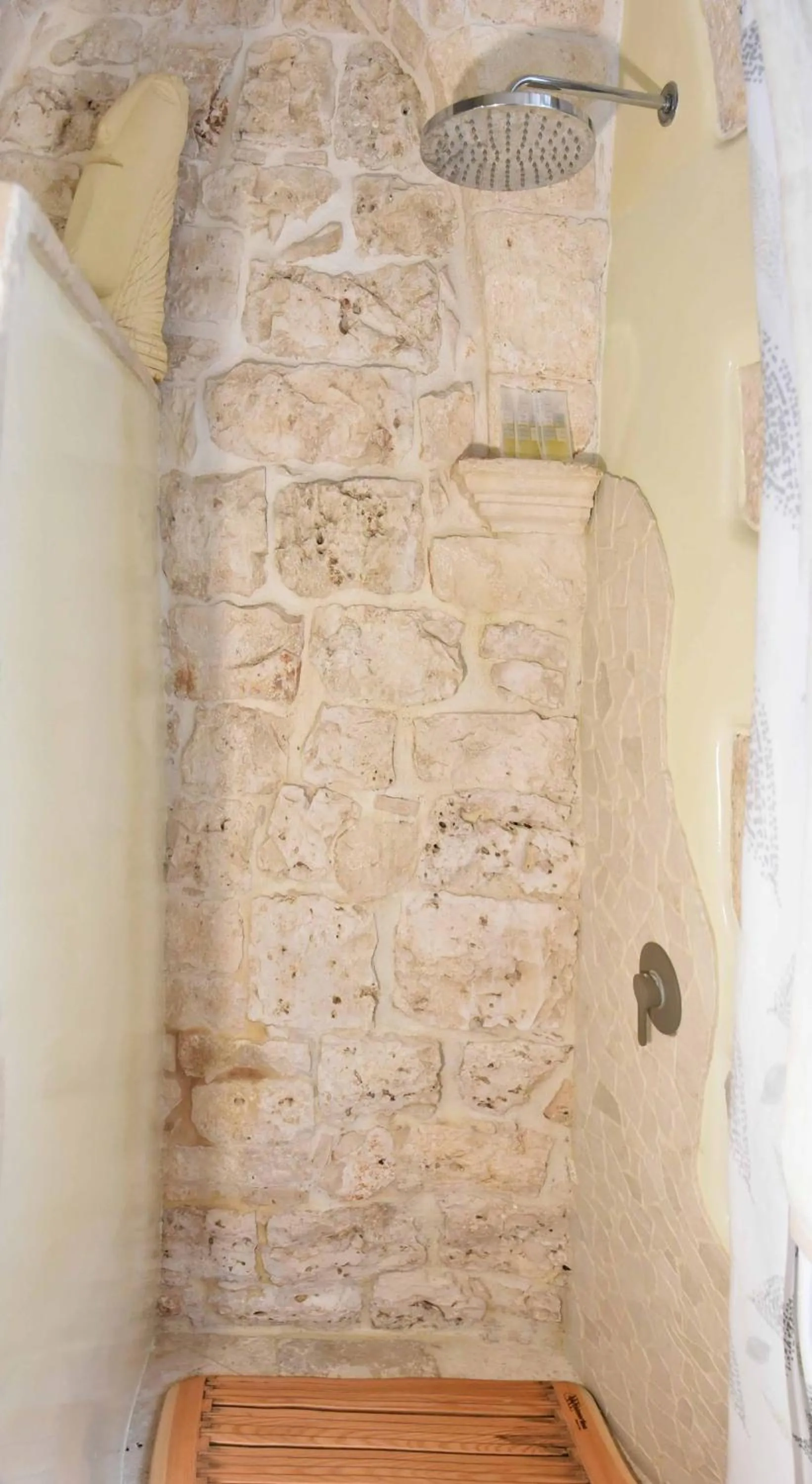 Shower in l'angolo di Gaudì, alcoba Blanca