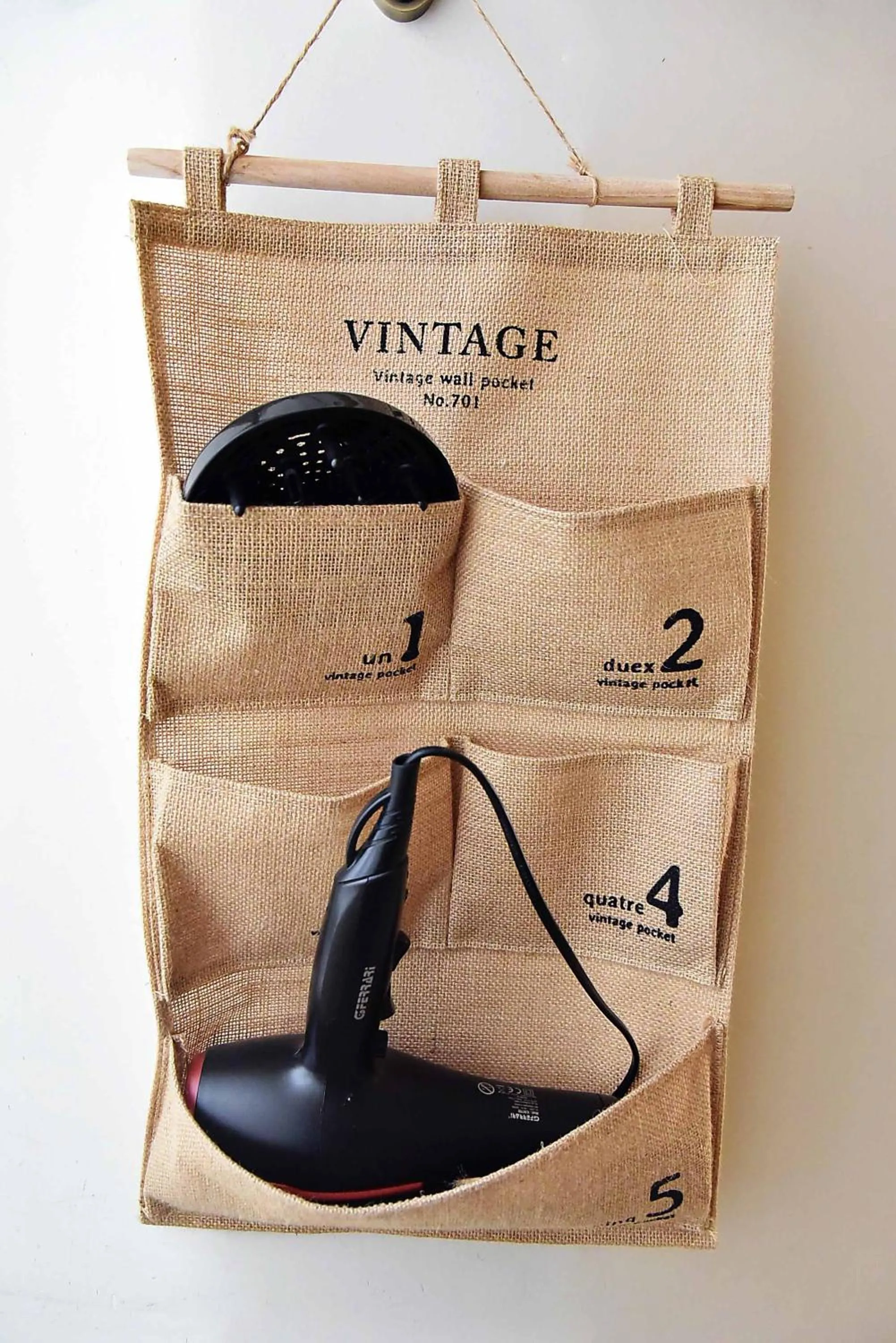 Decorative detail in l'angolo di Gaudì, alcoba Blanca