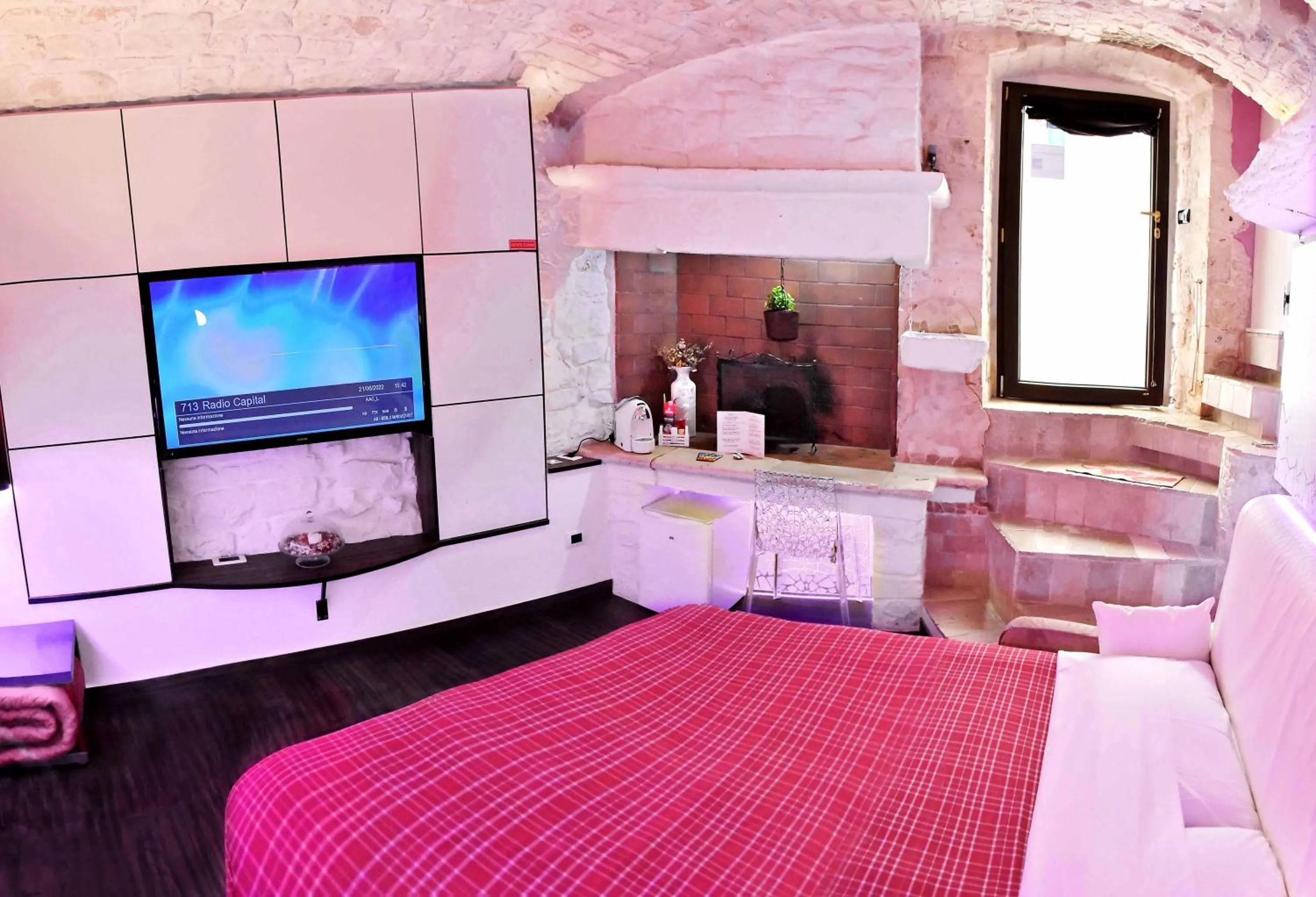 Bedroom, Bed in l'angolo di Gaudì, alcoba Capriccio