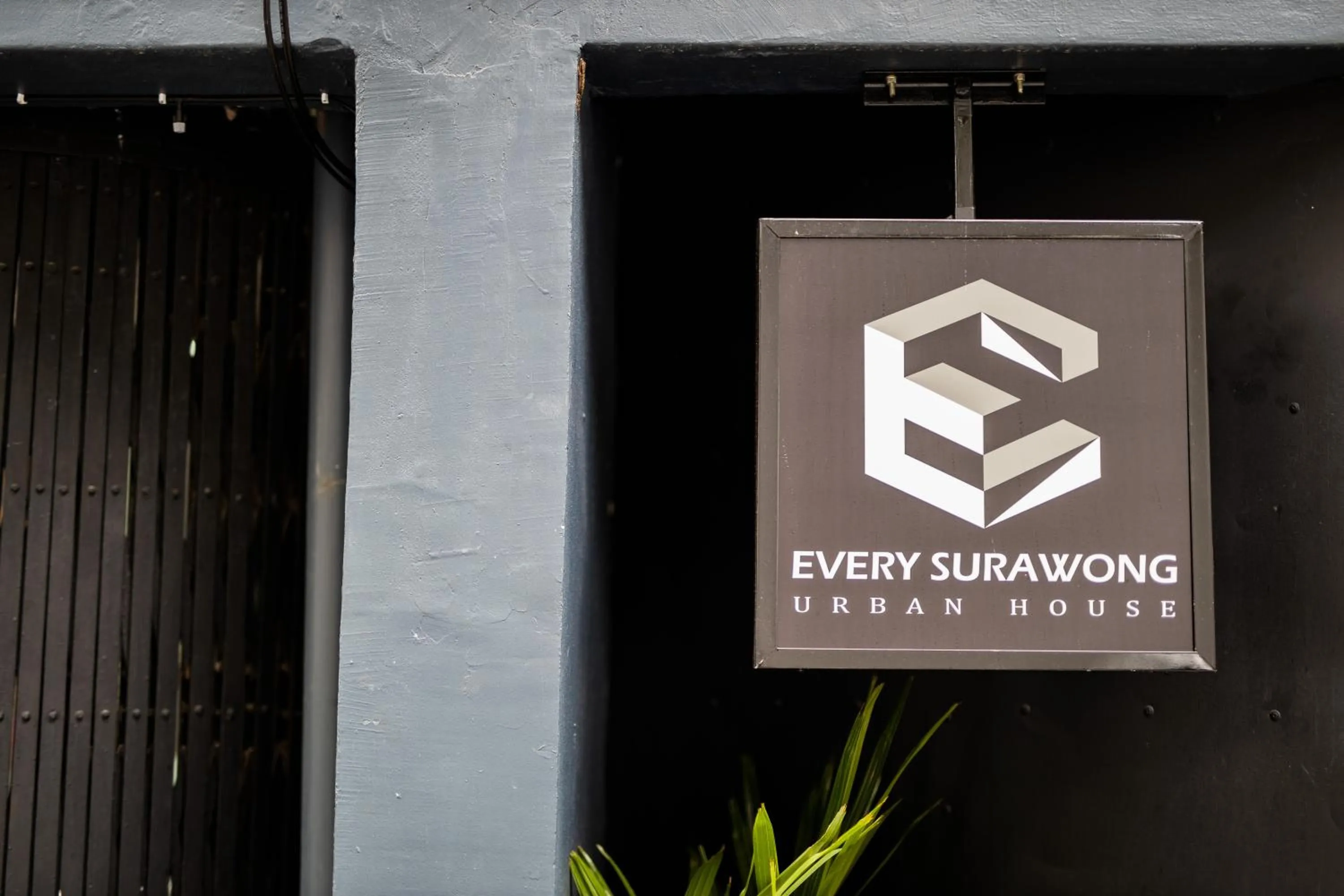 Logo/Certificate/Sign in Every Surawong