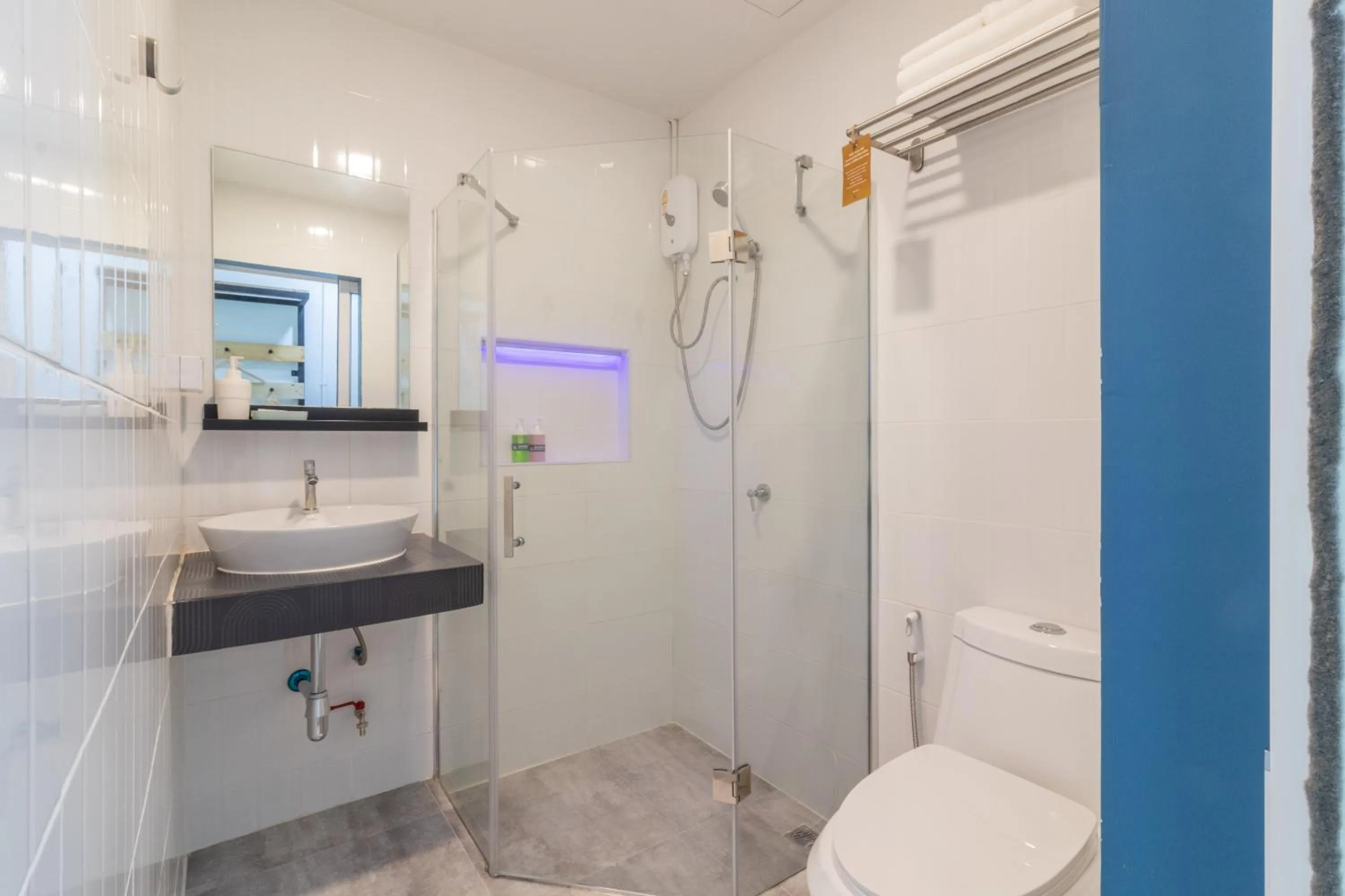 Shower in Every Surawong