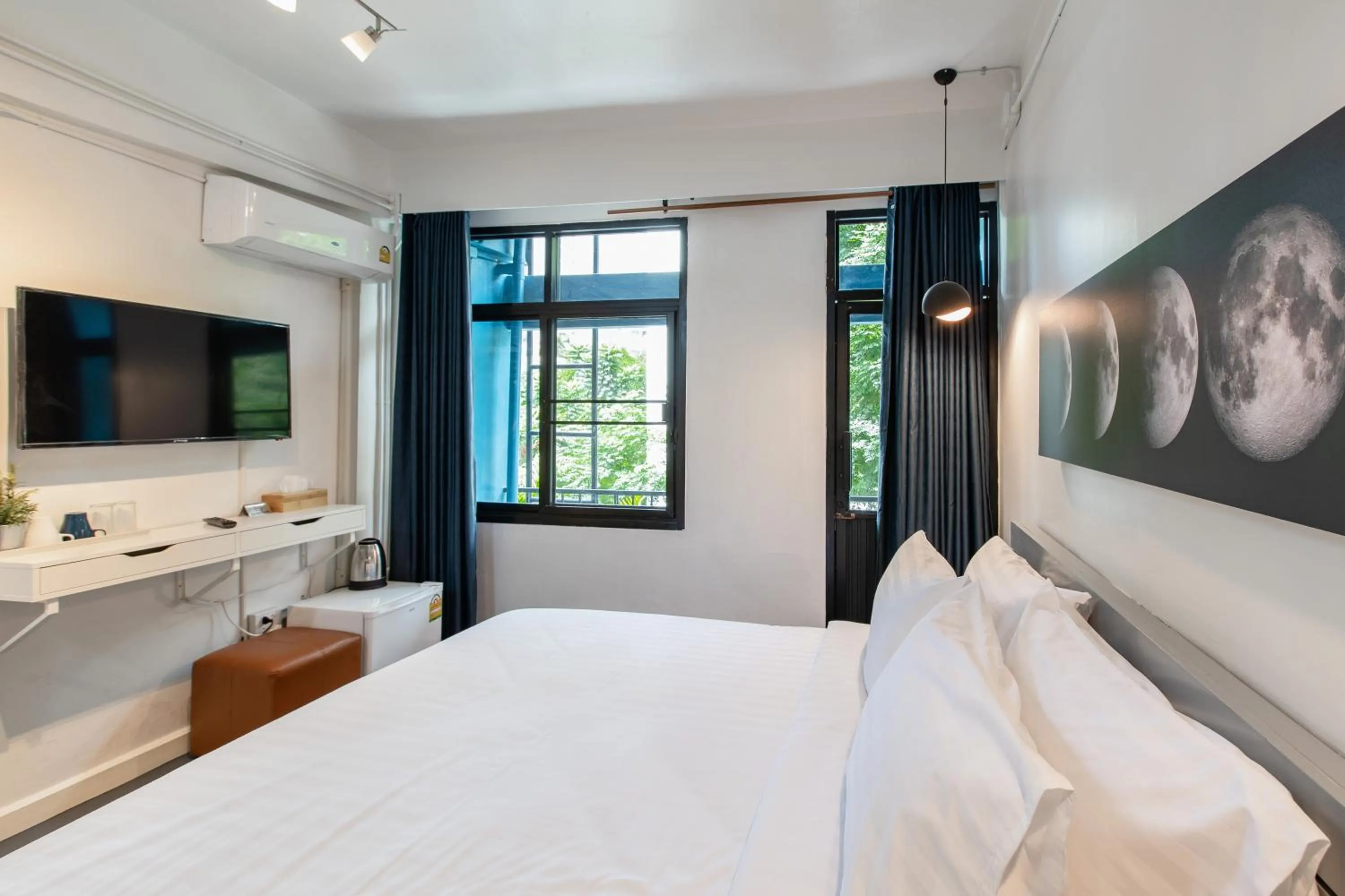 Bedroom, Bed in Every Surawong